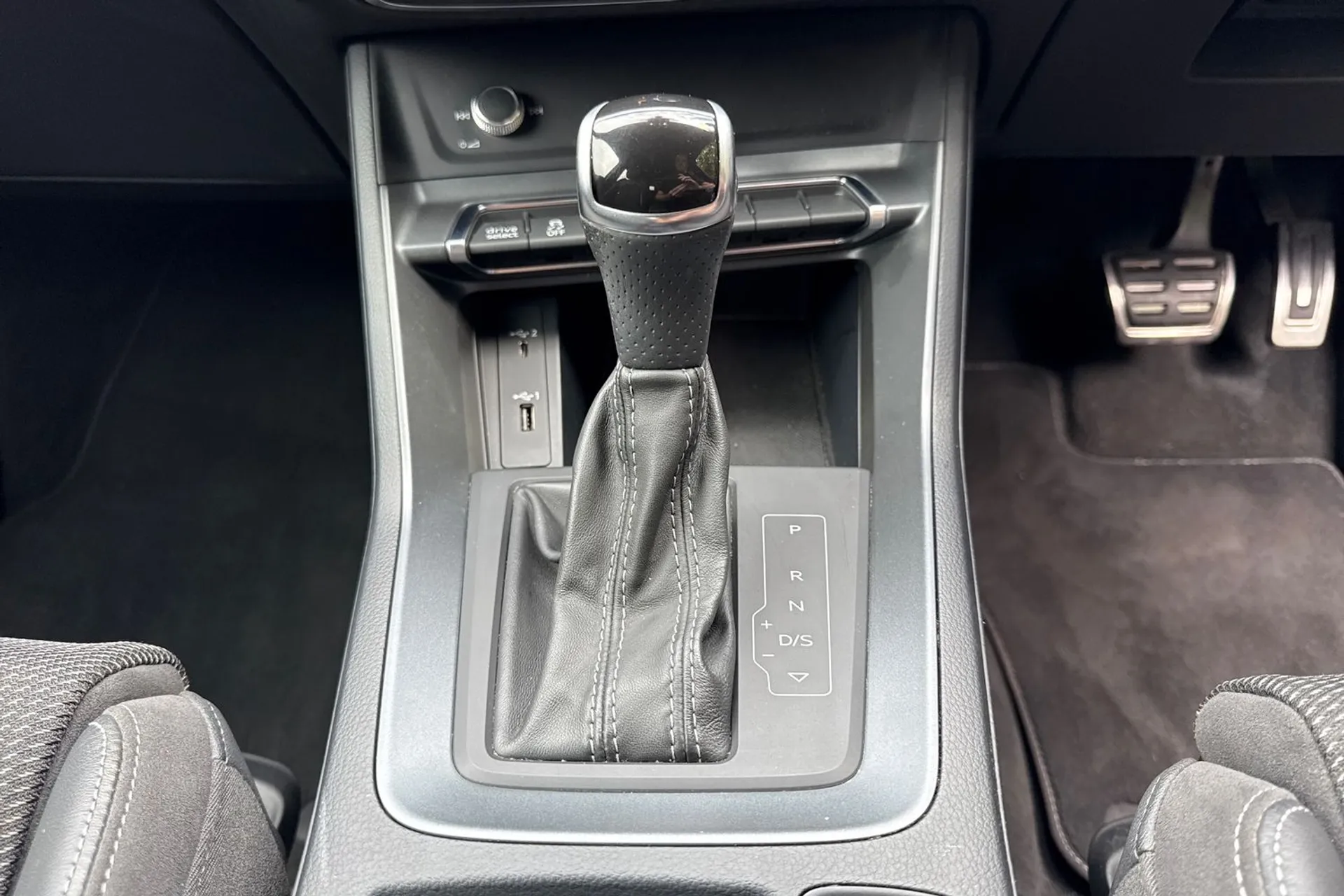 Audi Q3 thumbnail image number 39