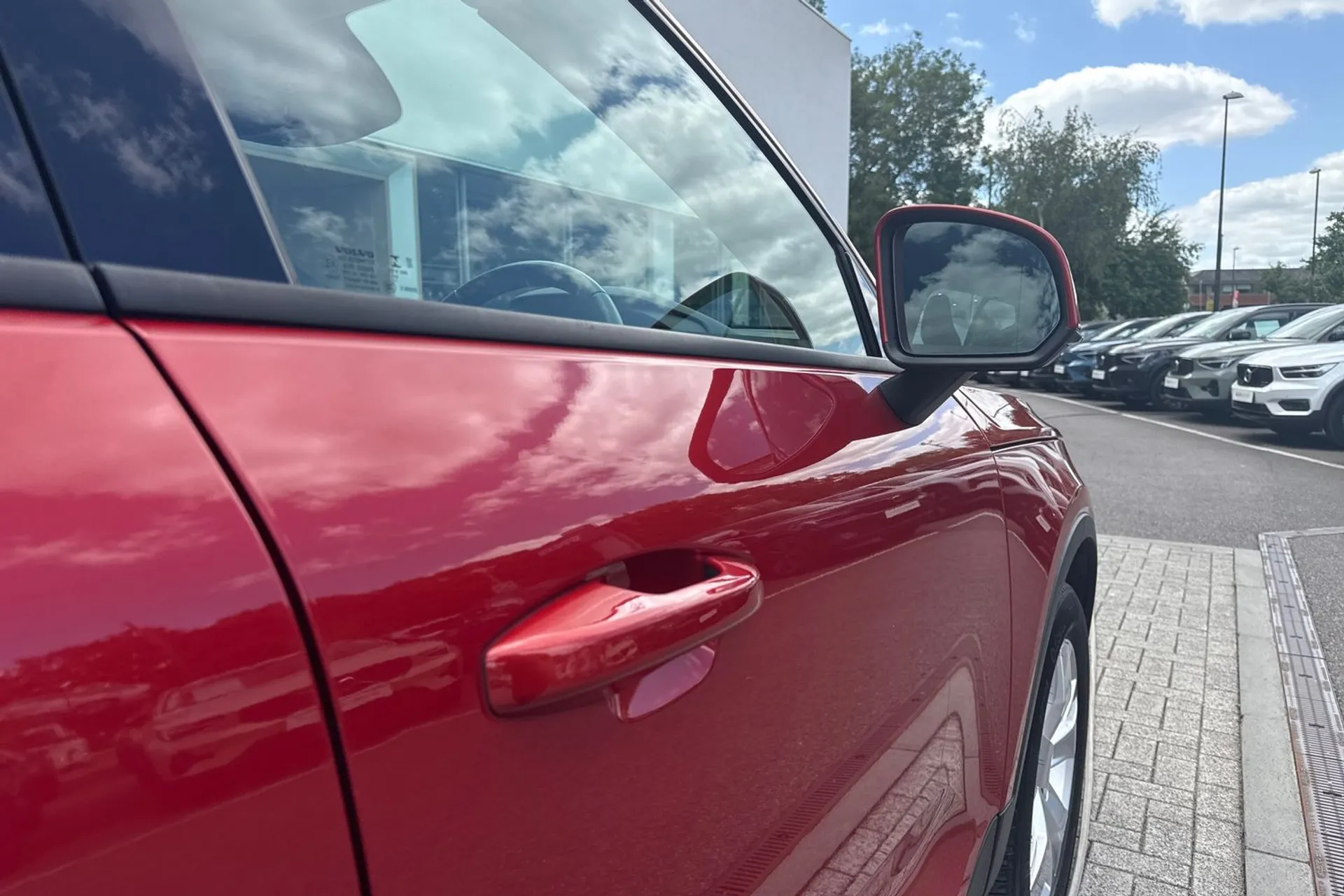 Volvo XC40 thumbnail image number 16
