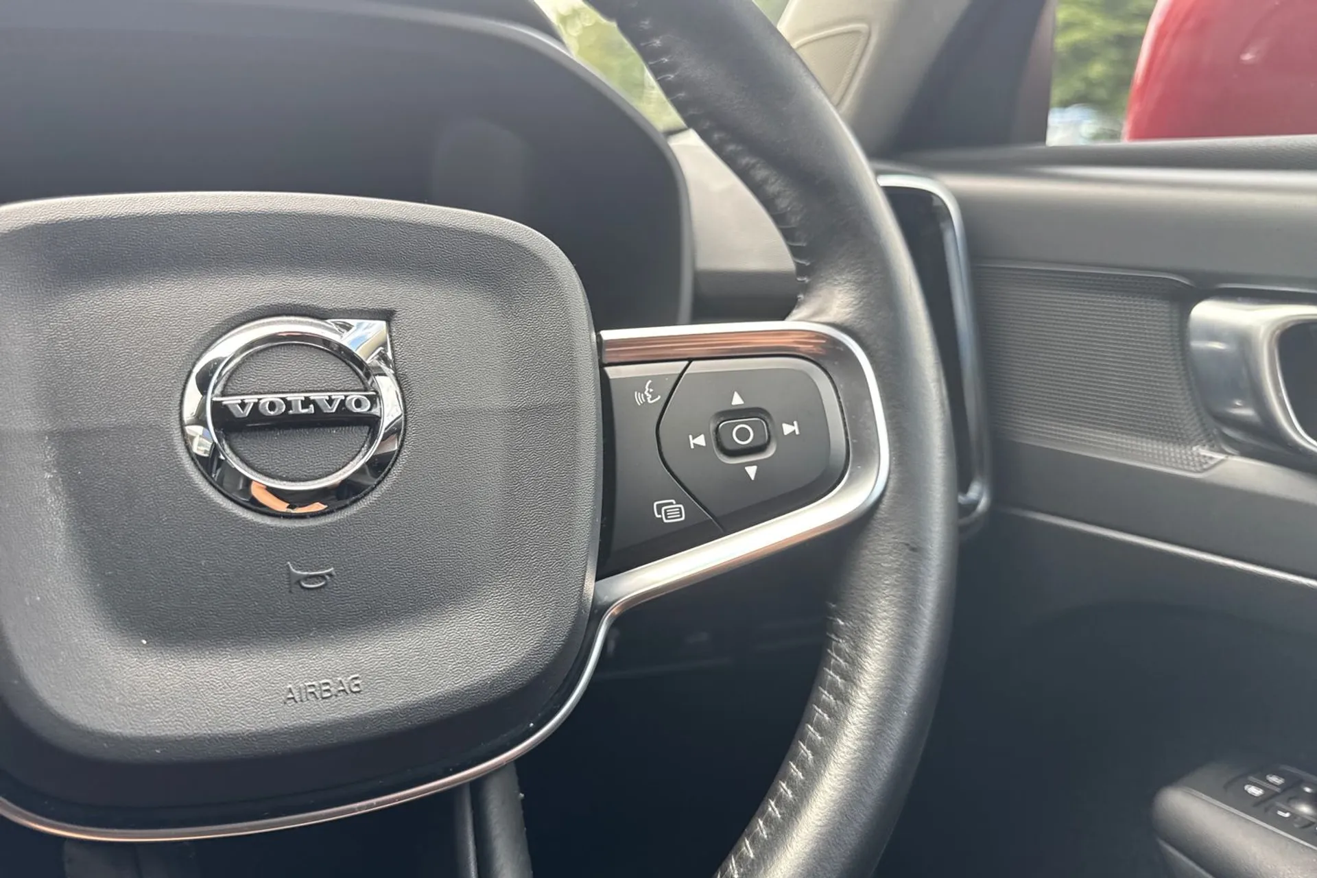 Volvo XC40 thumbnail image number 36