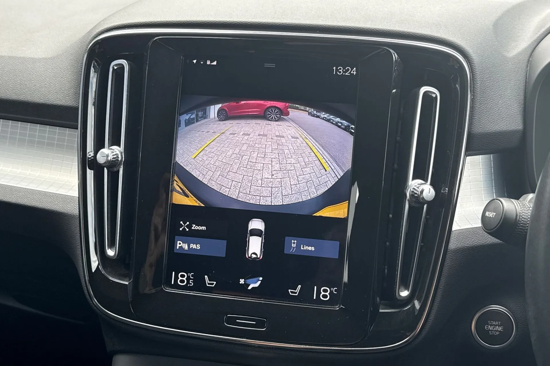Volvo XC40 thumbnail image number 4