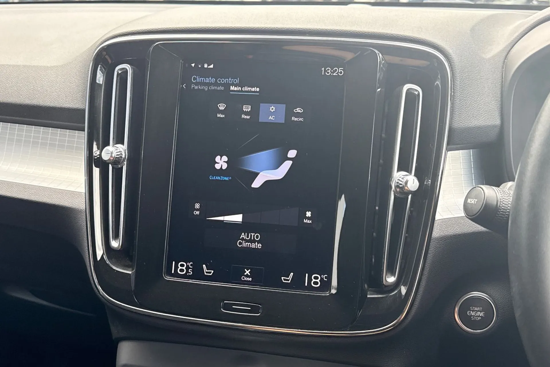 Volvo XC40 thumbnail image number 38