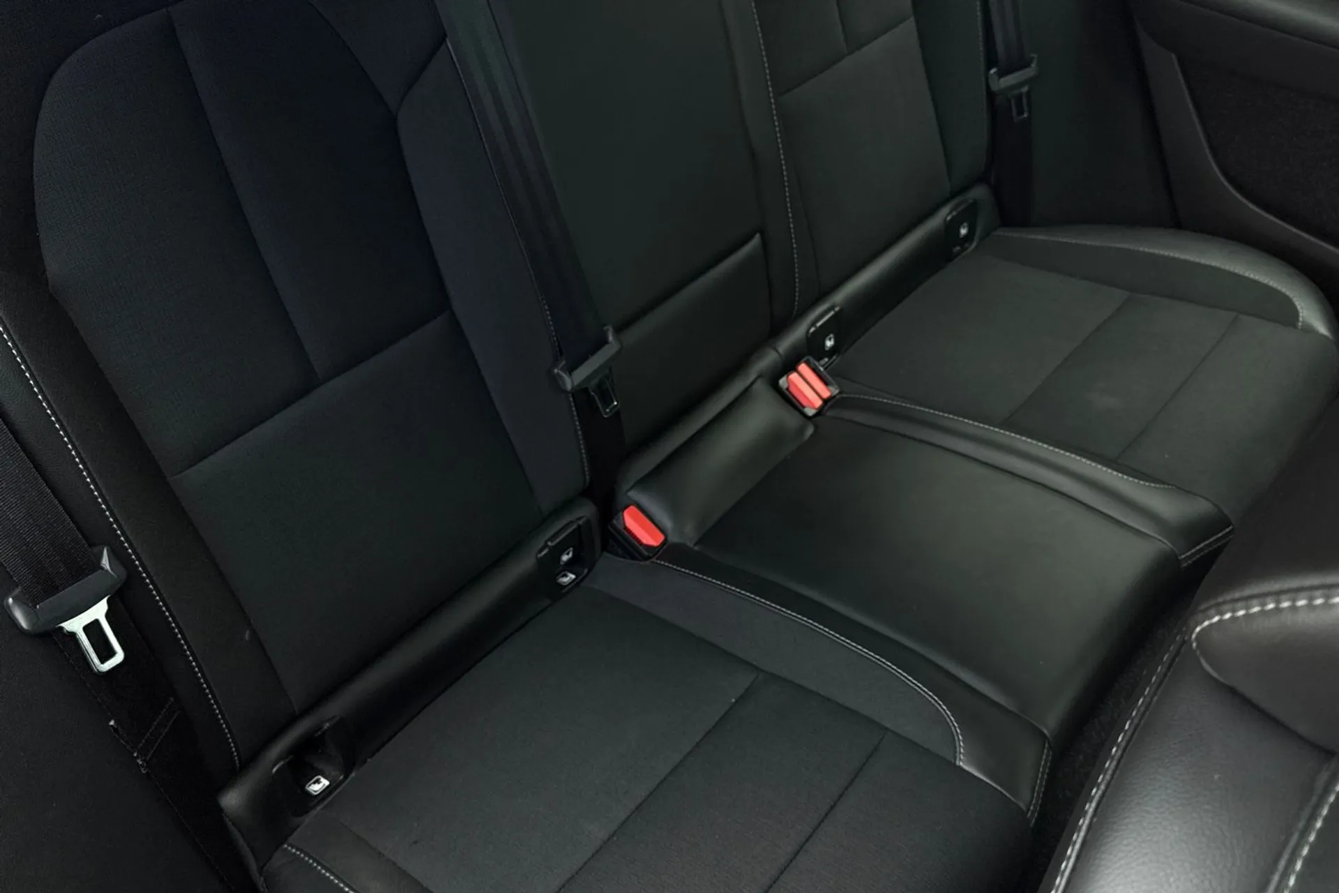 Volvo XC40 thumbnail image number 24