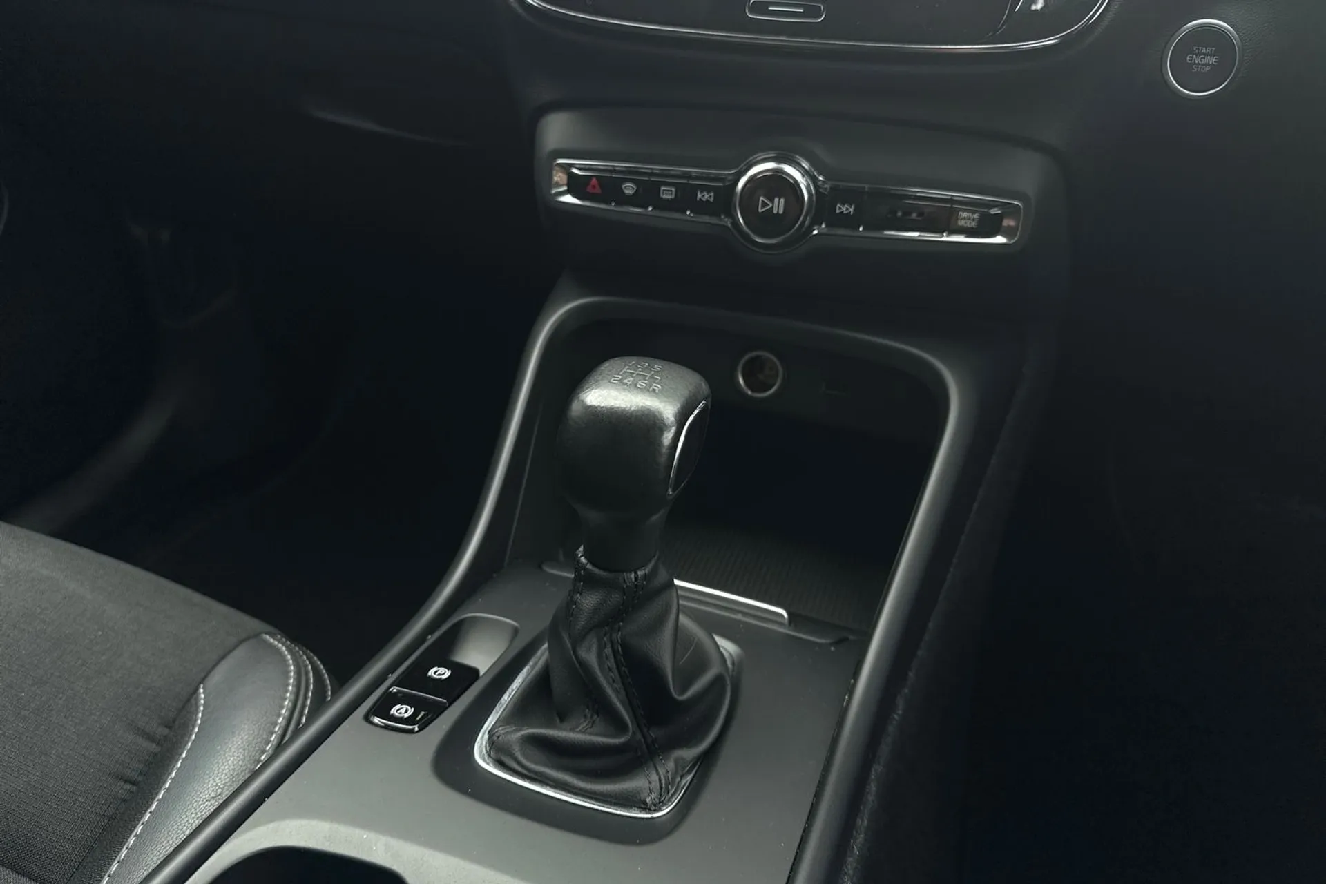 Volvo XC40 thumbnail image number 41