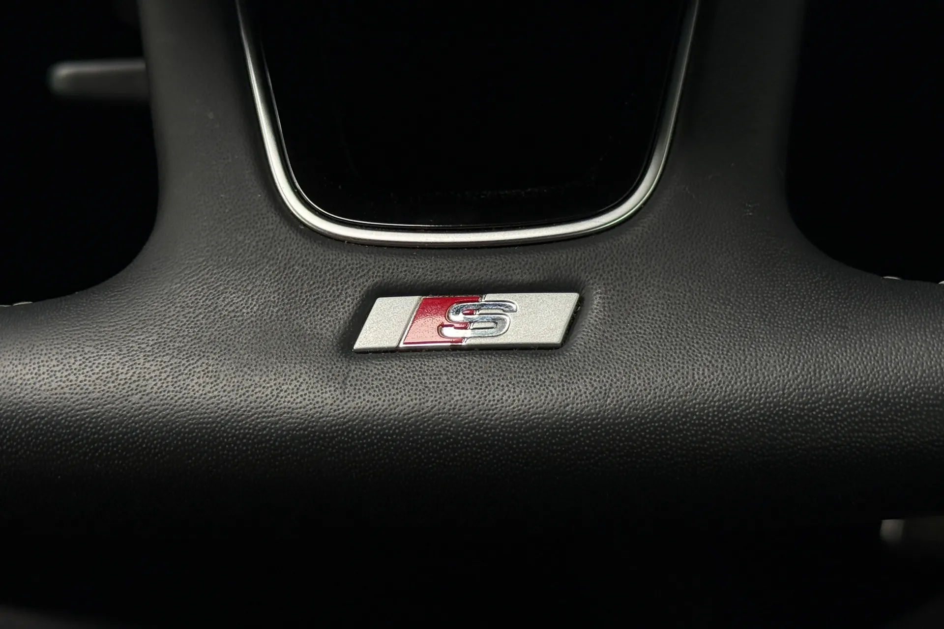 Audi A4 thumbnail image number 17
