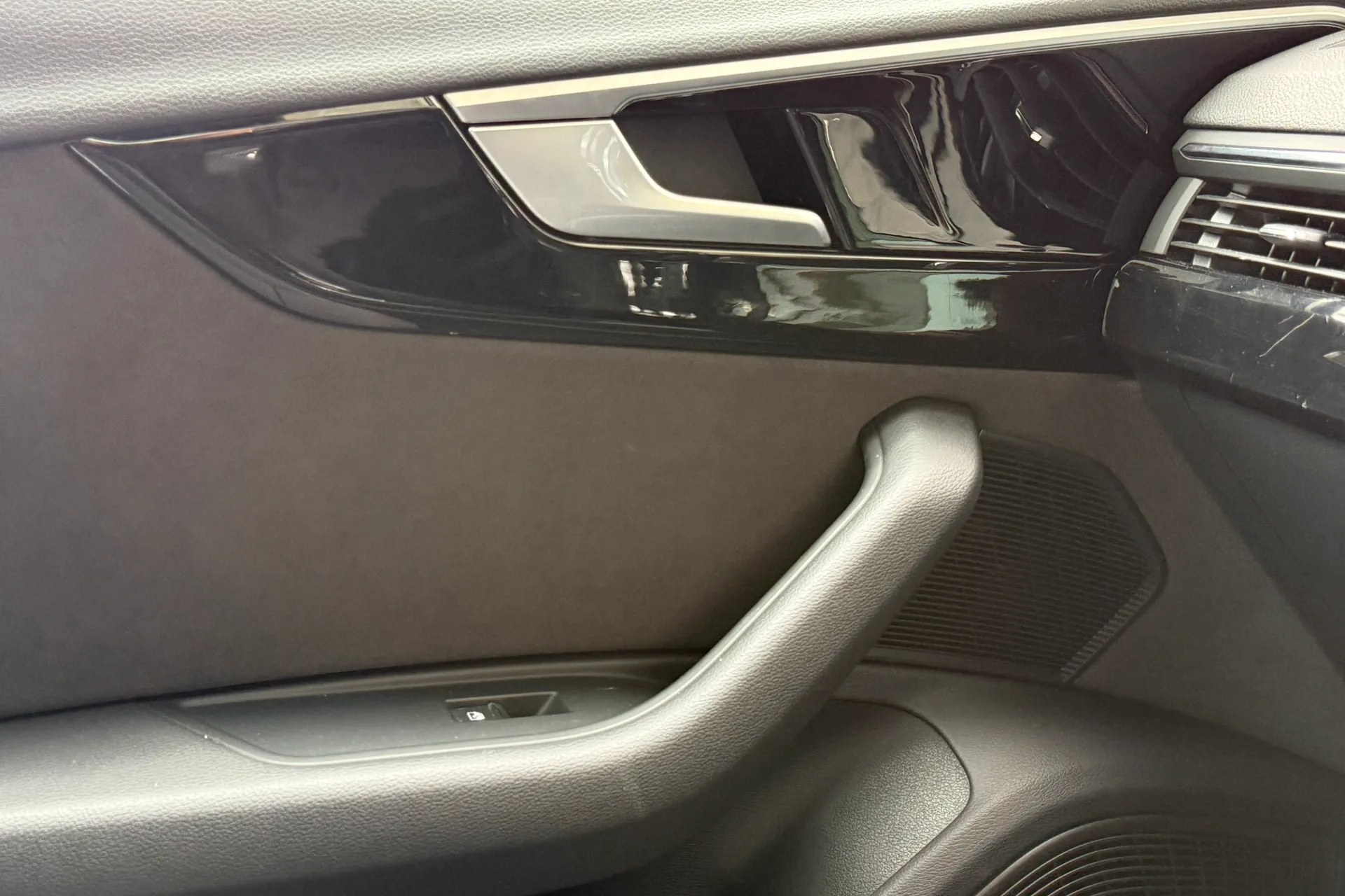 Audi A4 thumbnail image number 31