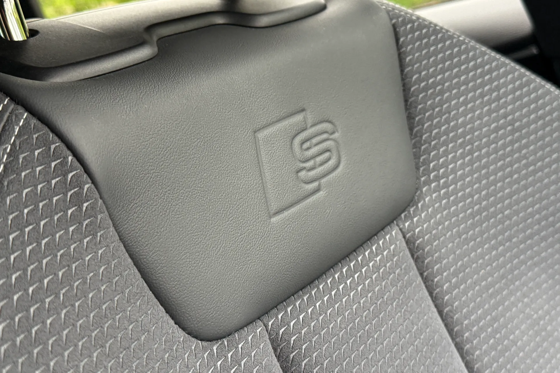 Audi A4 thumbnail image number 32