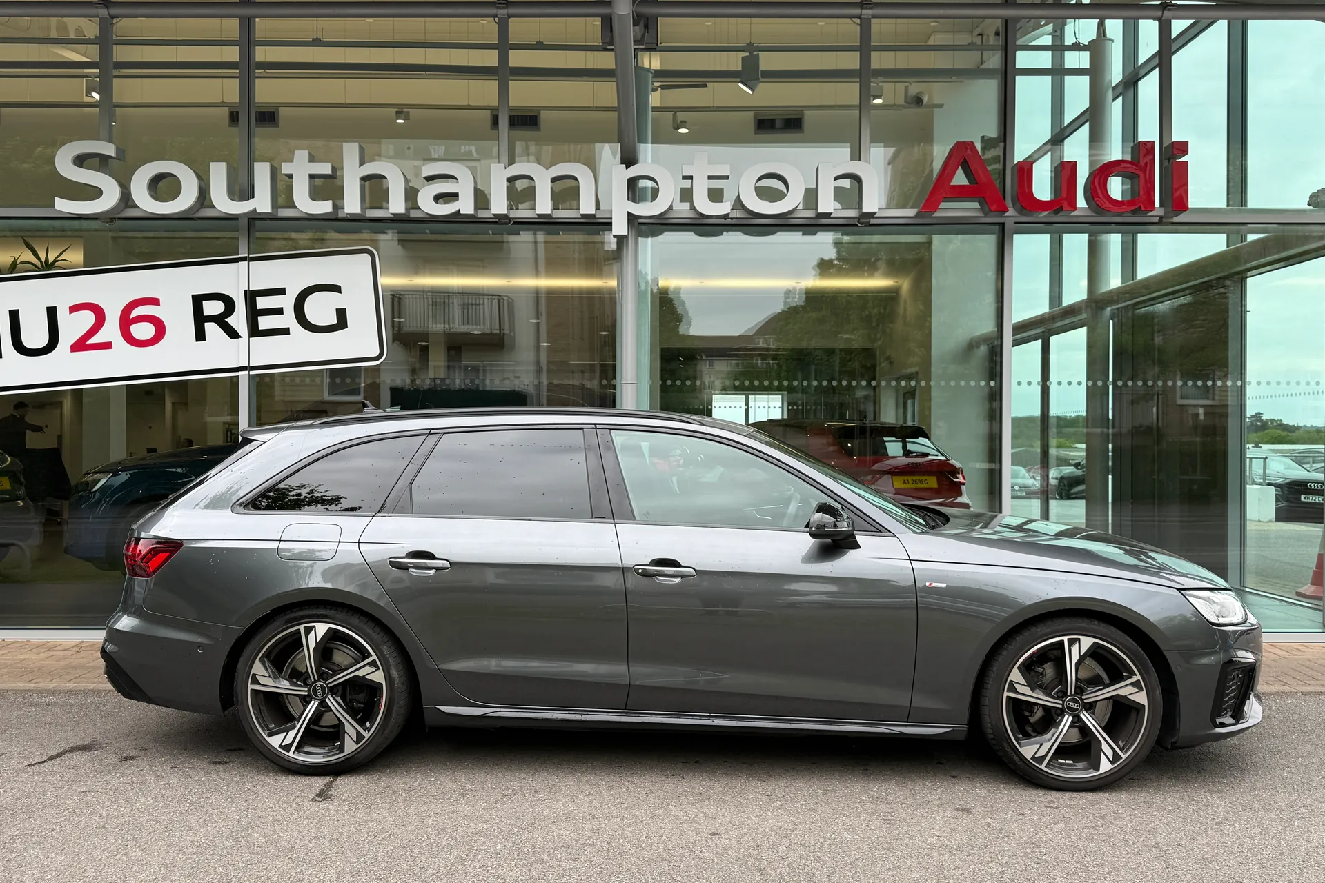 Audi A4 thumbnail image number 2