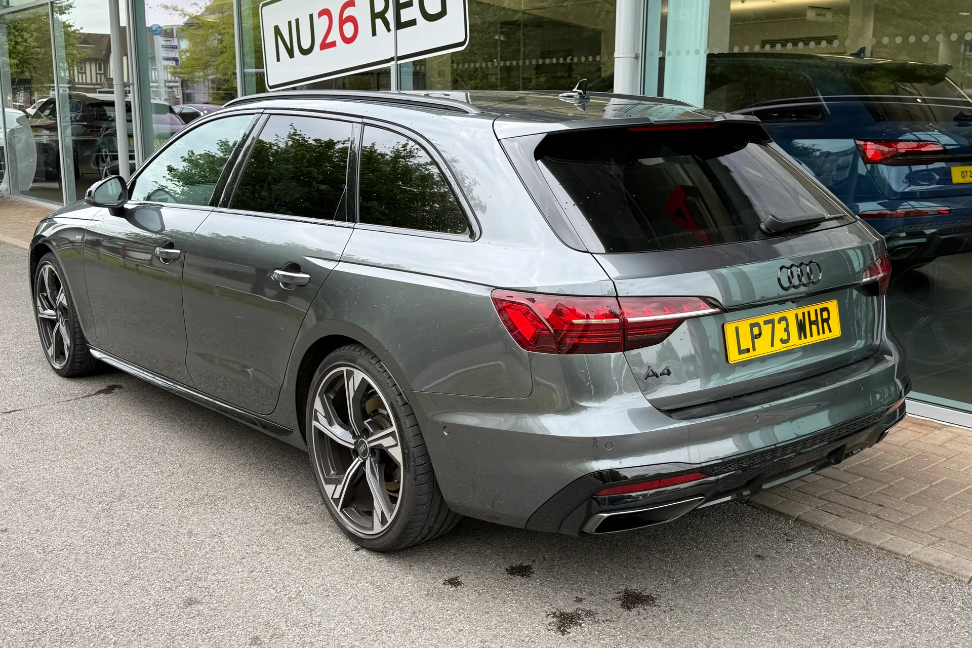 Audi A4 thumbnail image number 11