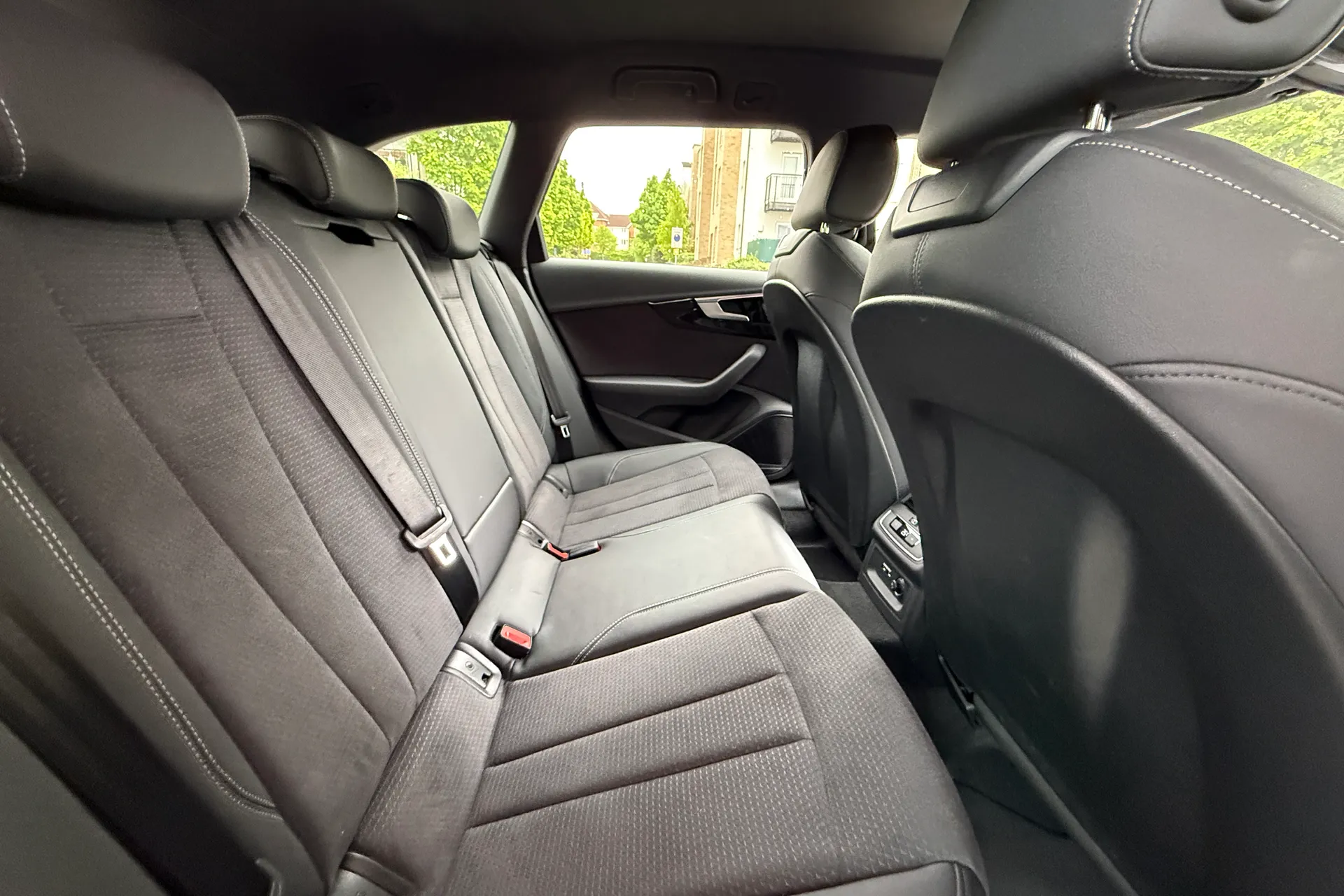 Audi A4 thumbnail image number 42