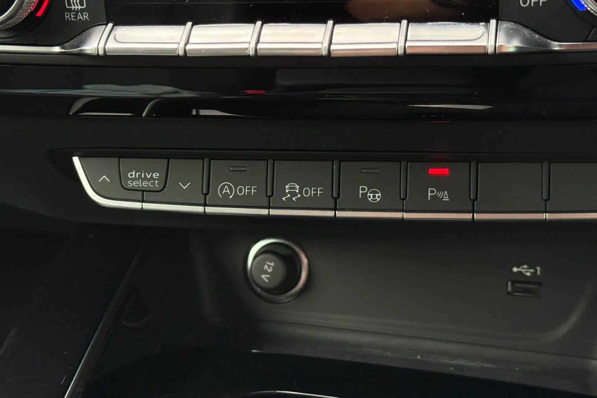 Audi A4 thumbnail image number 23
