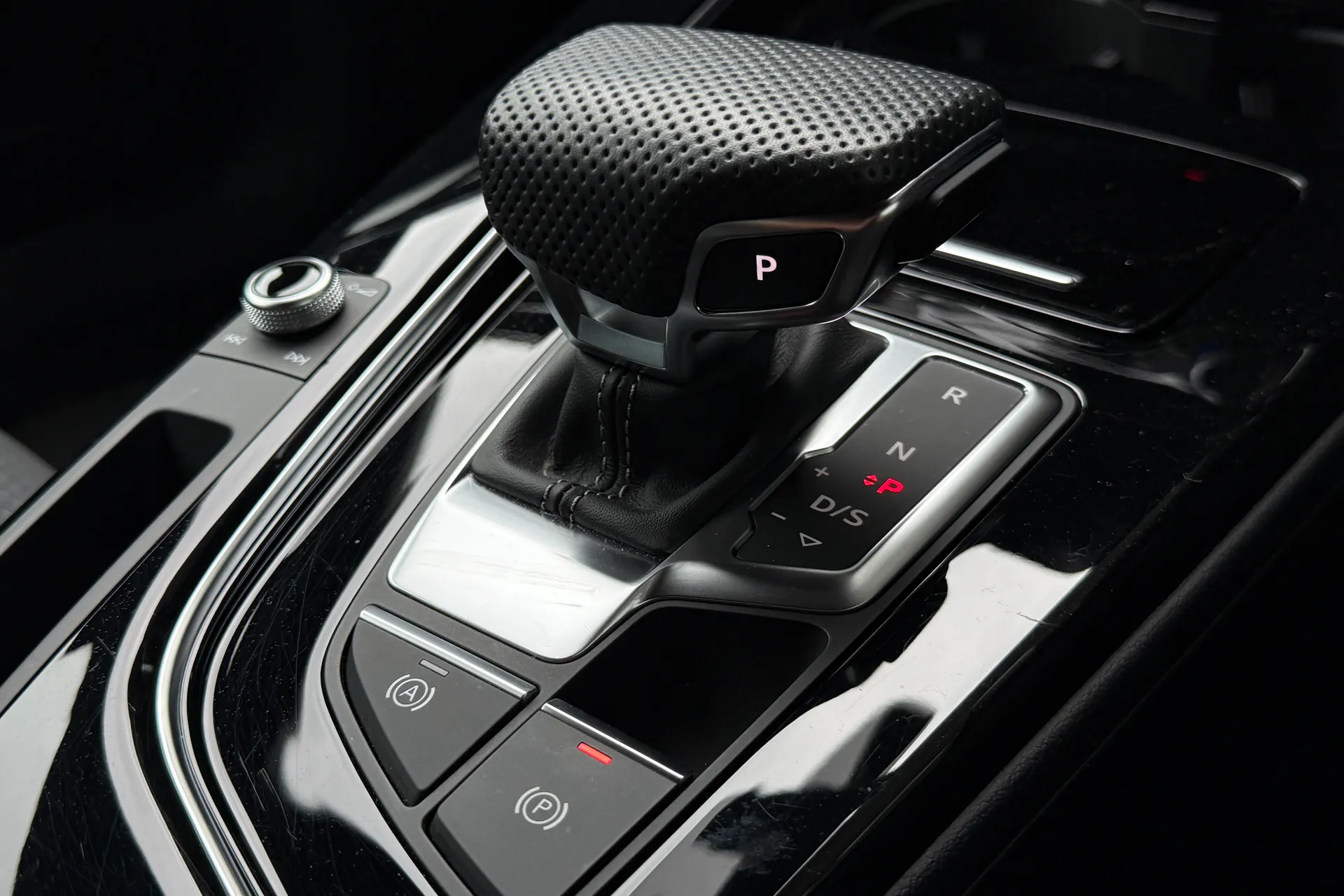 Audi A4 thumbnail image number 27
