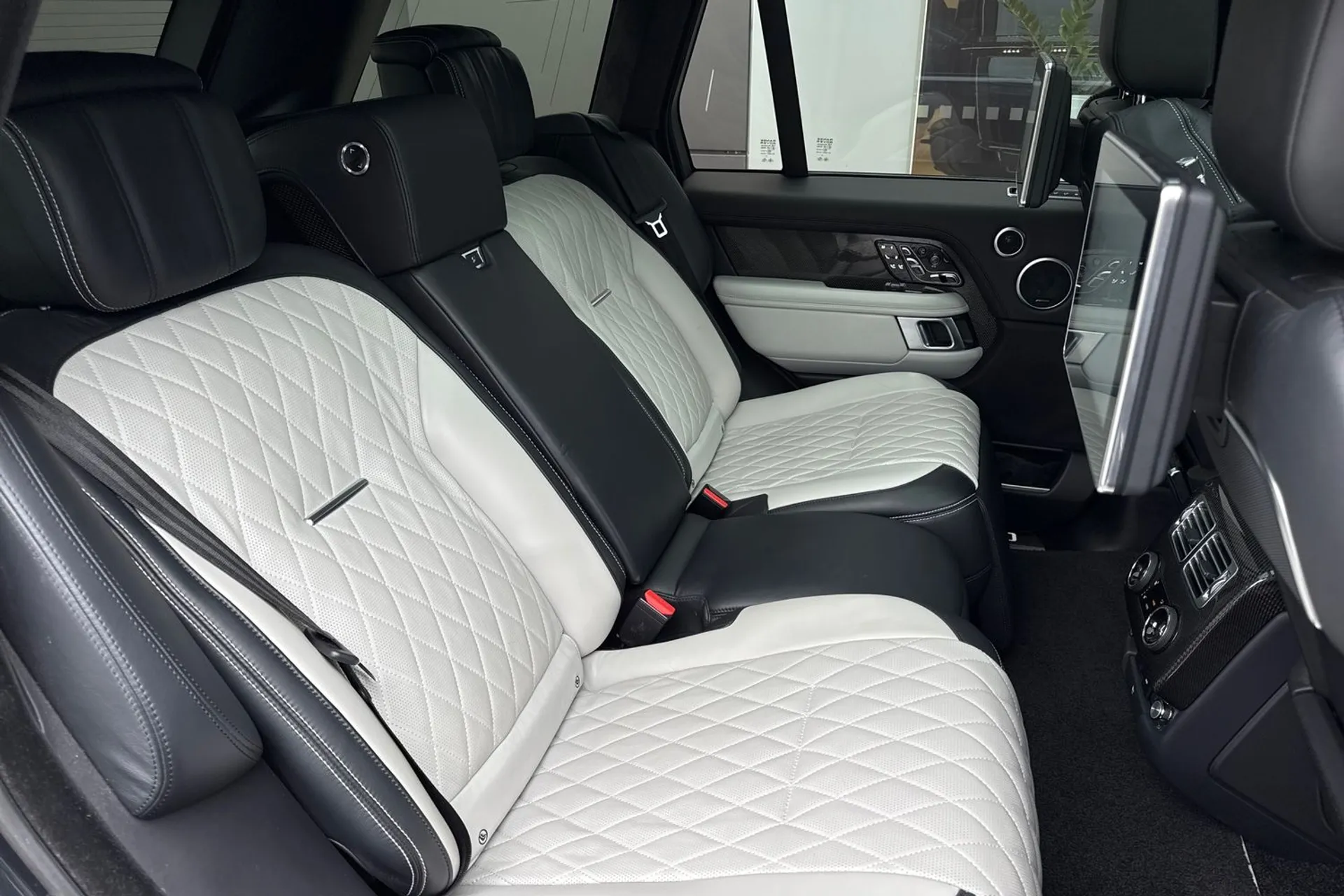 LAND ROVER RANGE ROVER thumbnail image number 40