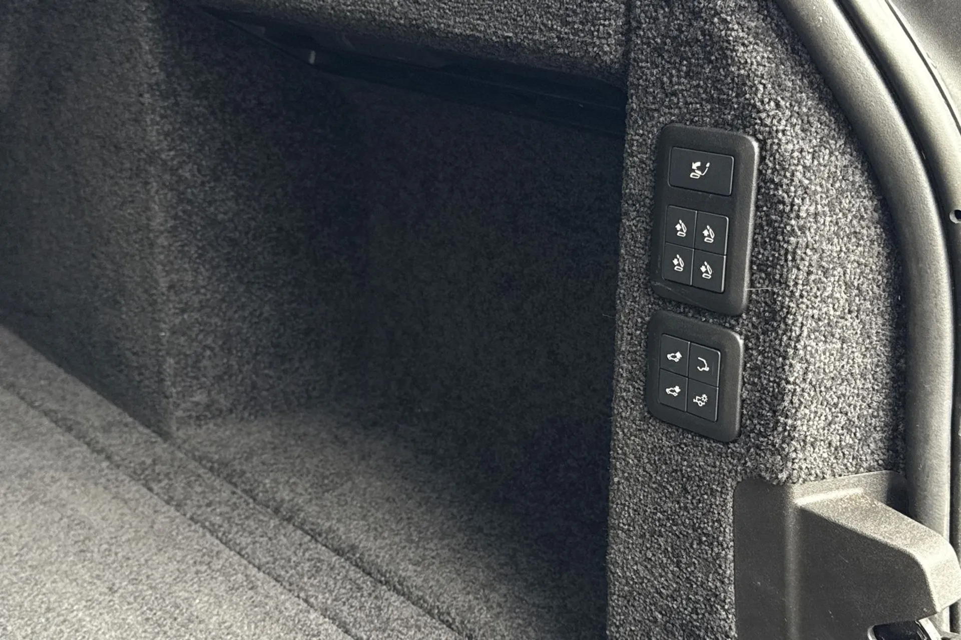 LAND ROVER RANGE ROVER thumbnail image number 37