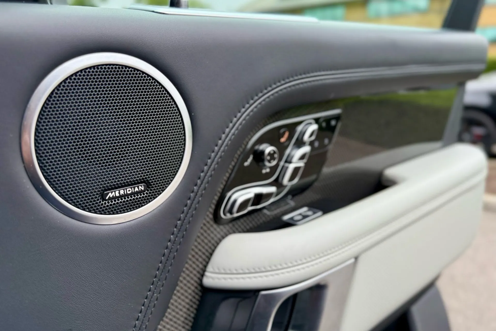 LAND ROVER RANGE ROVER thumbnail image number 65
