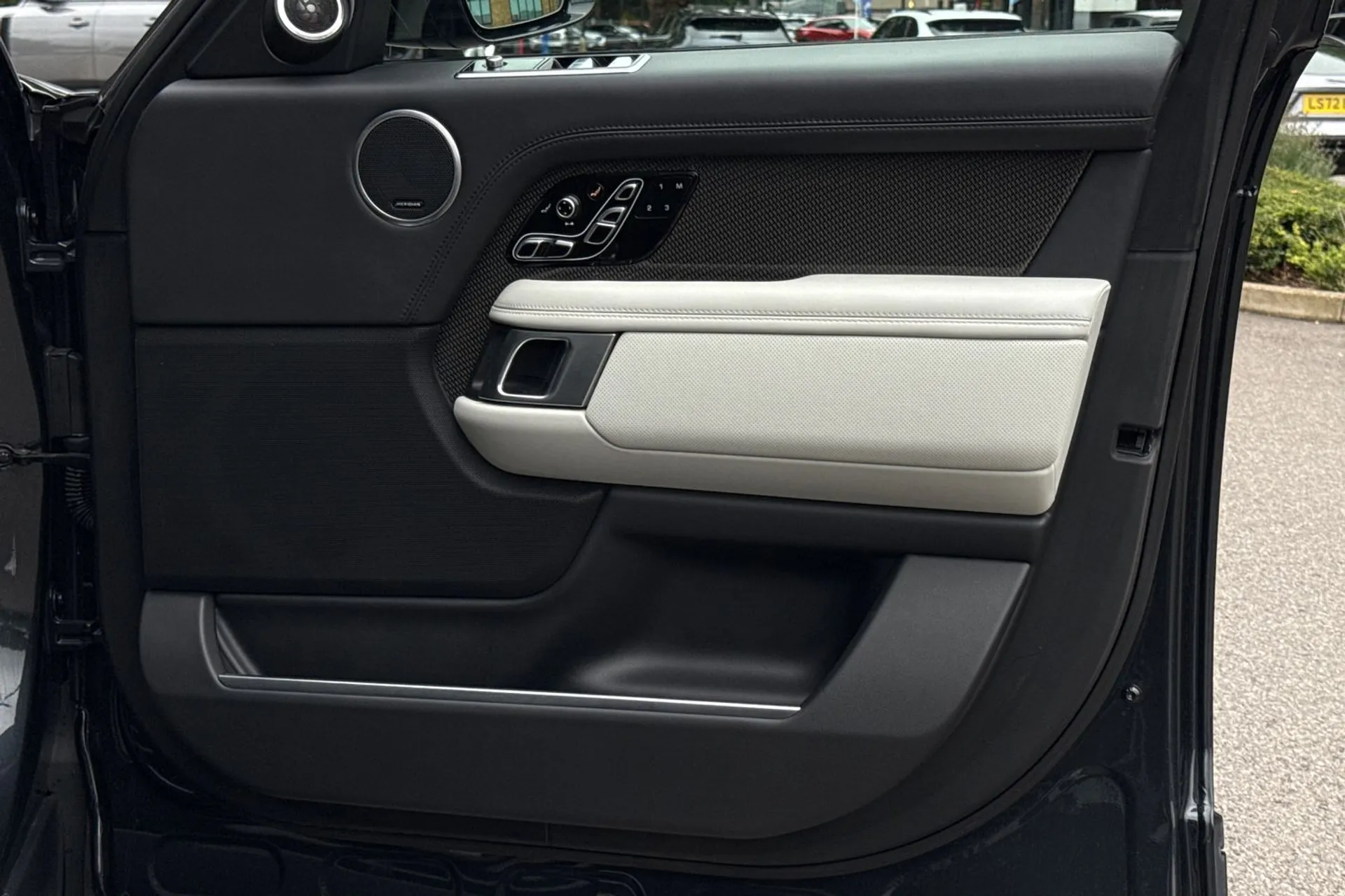 LAND ROVER RANGE ROVER thumbnail image number 67