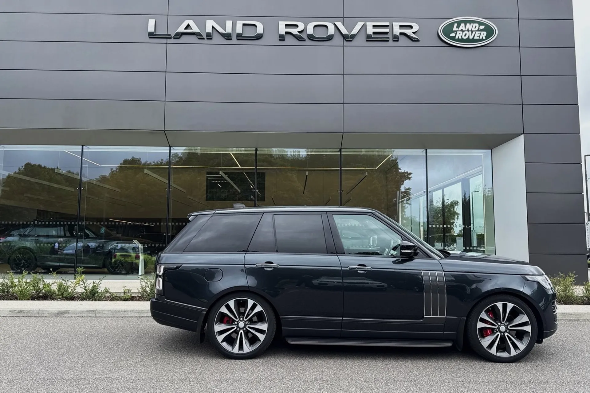 LAND ROVER RANGE ROVER thumbnail image number 2
