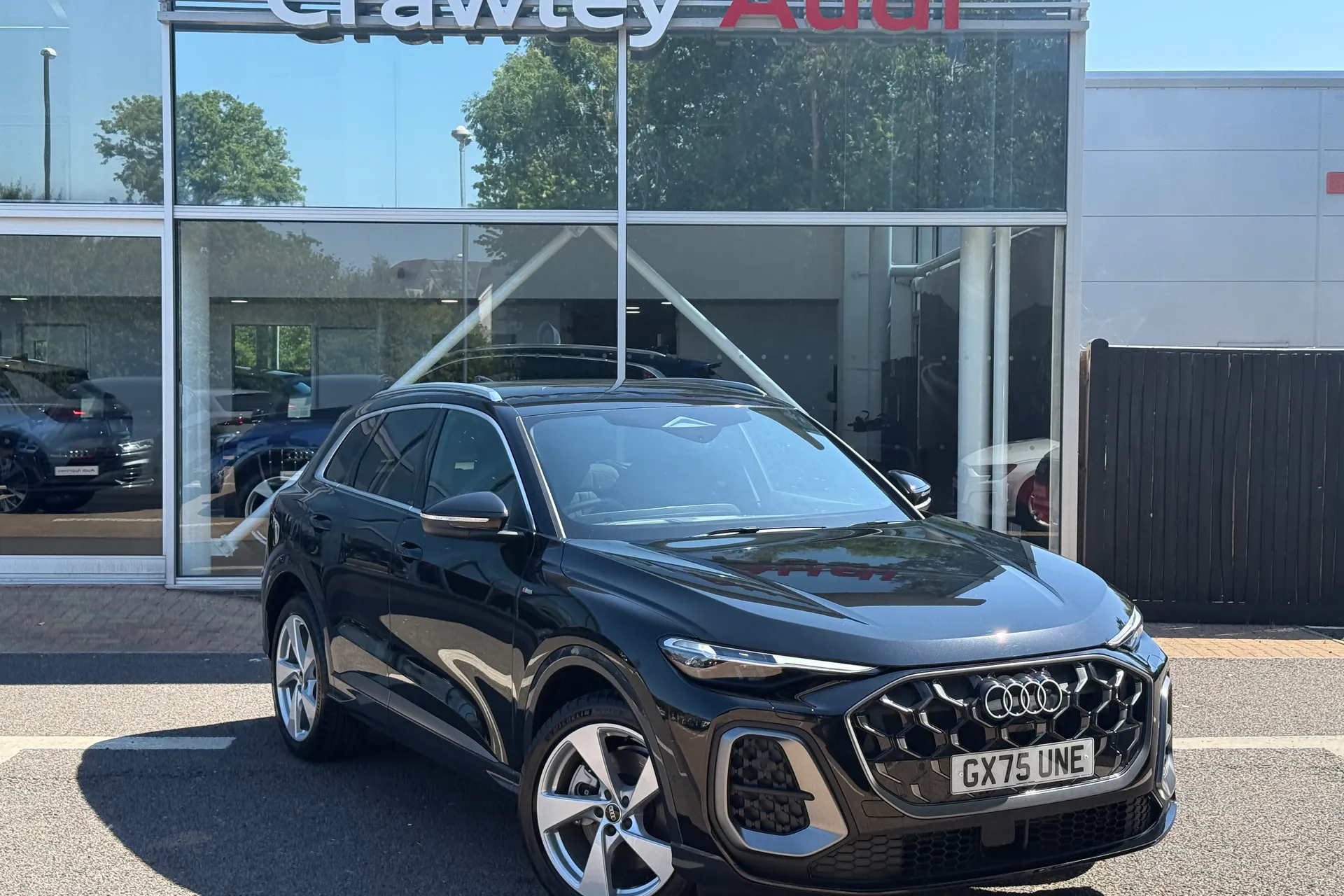 Audi Q5 focused image