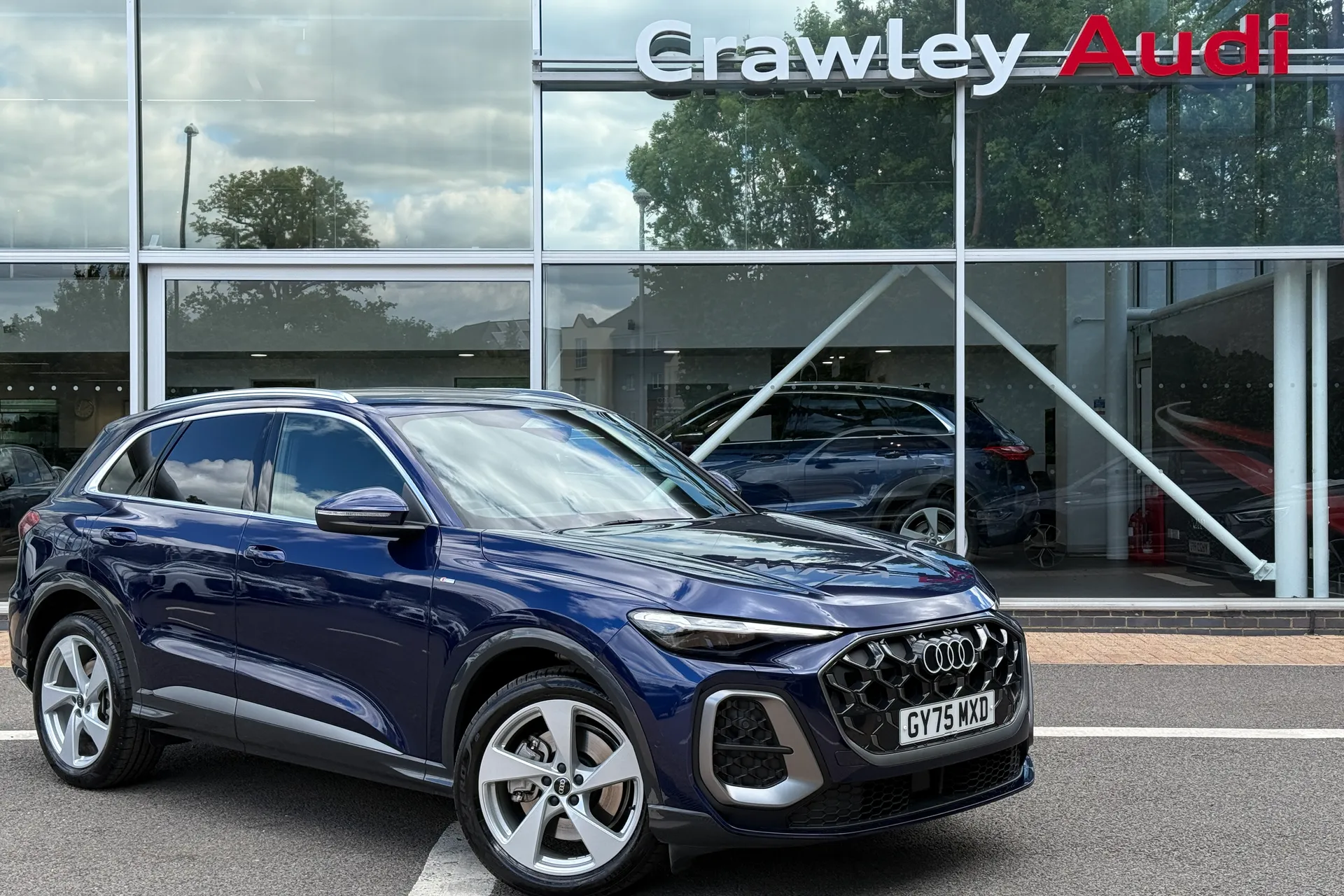 Audi Q5 focused image