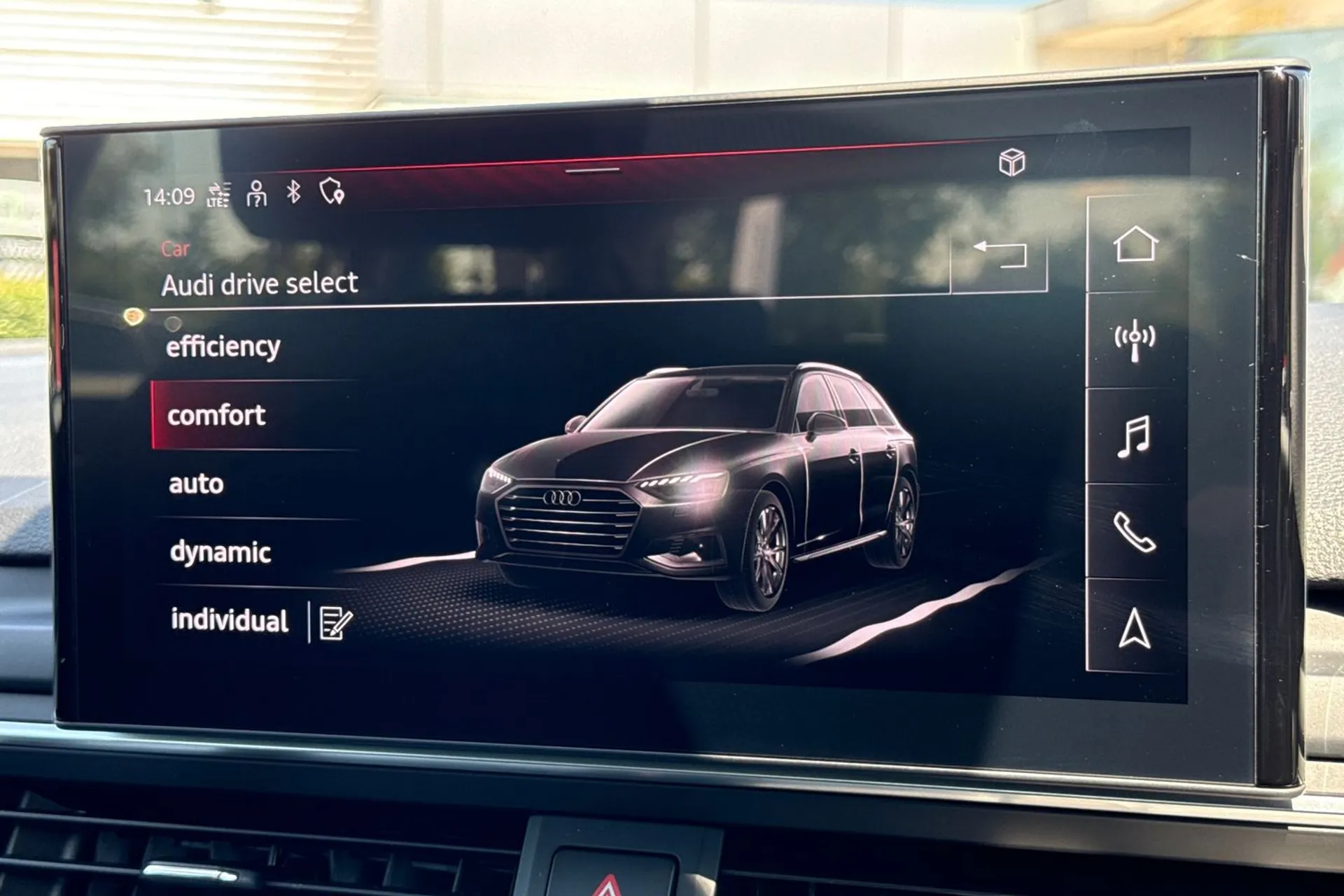 Audi A4 thumbnail image number 12