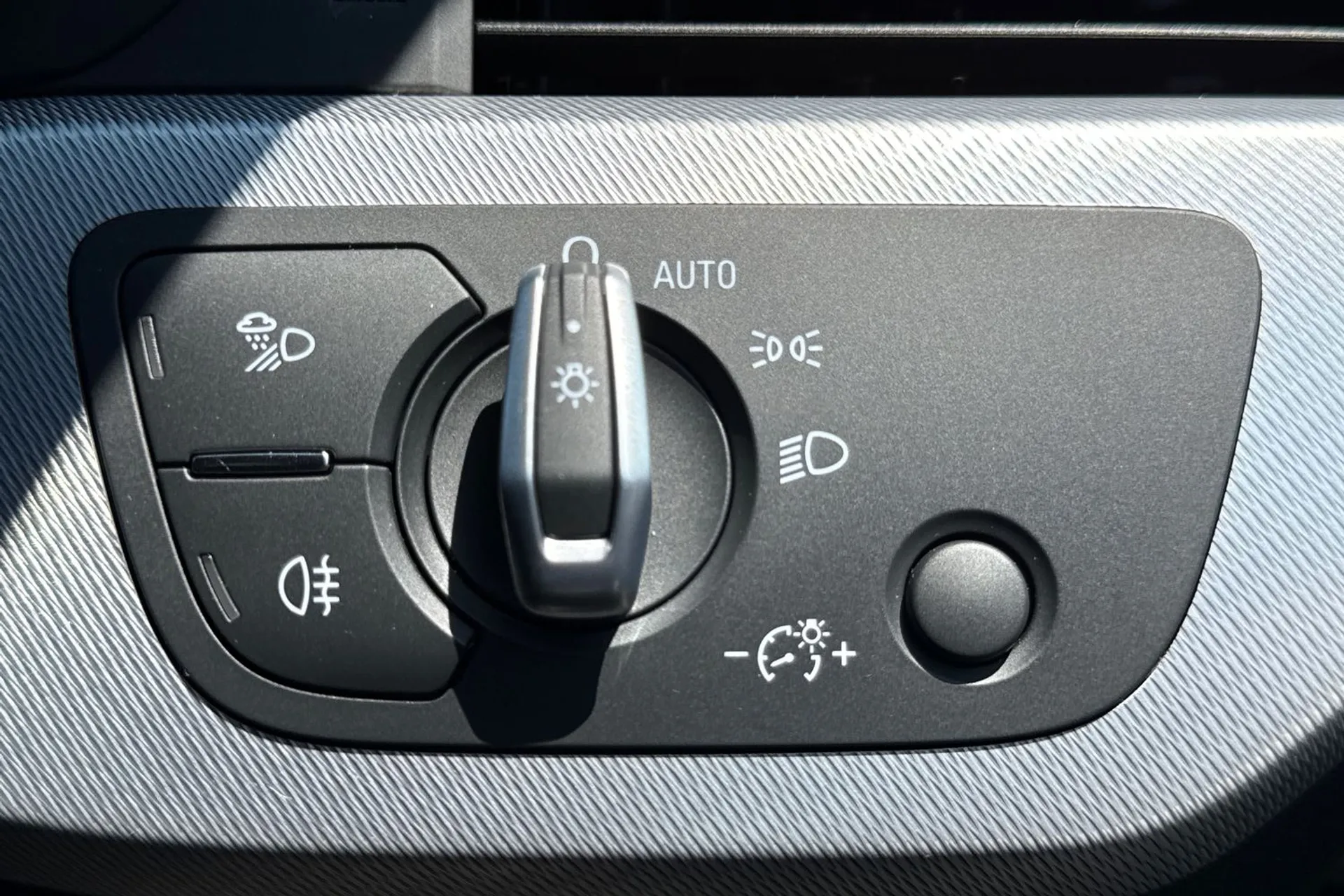 Audi A4 thumbnail image number 21
