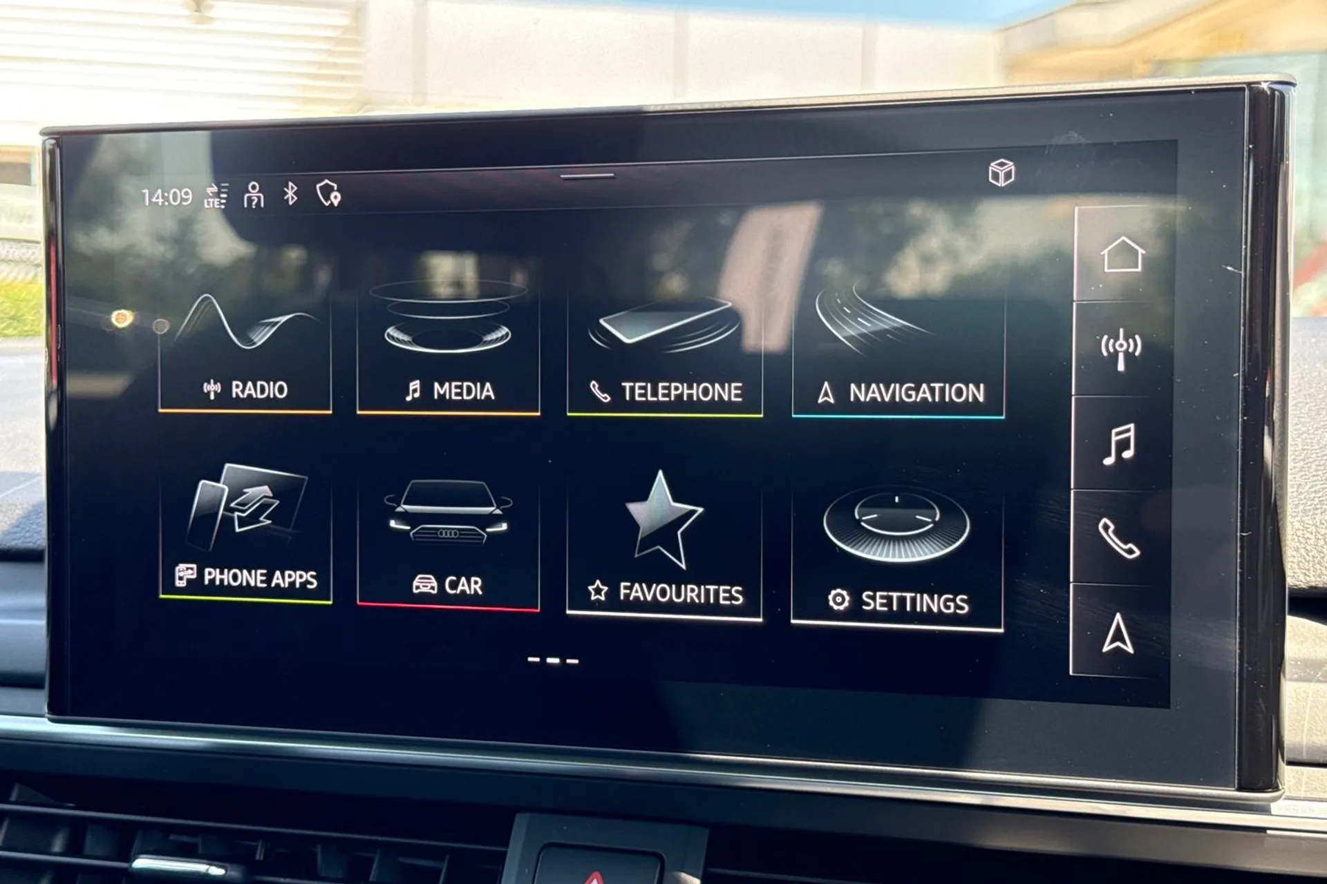 Audi A4 thumbnail image number 13