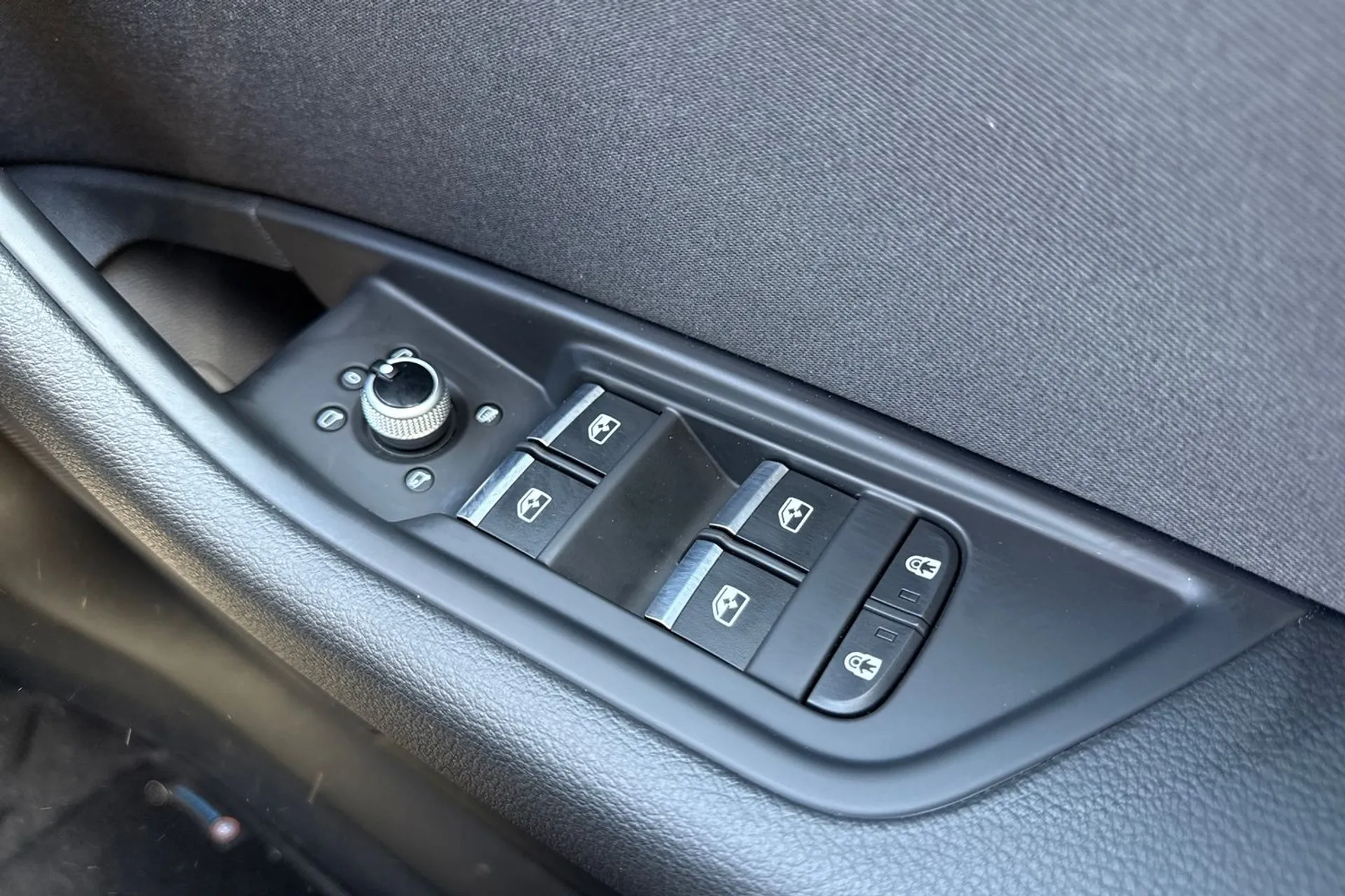 Audi A4 thumbnail image number 17