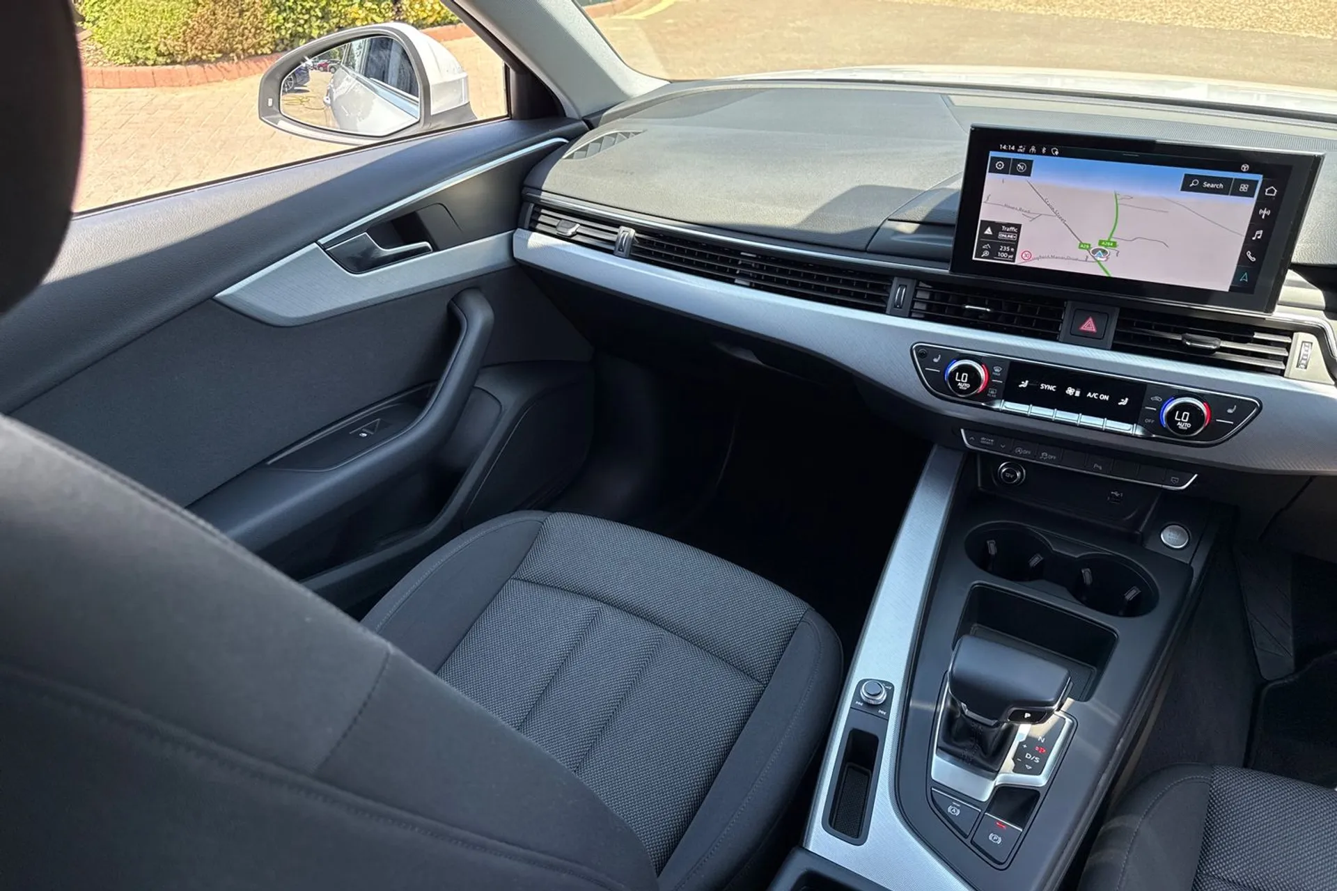Audi A4 thumbnail image number 32