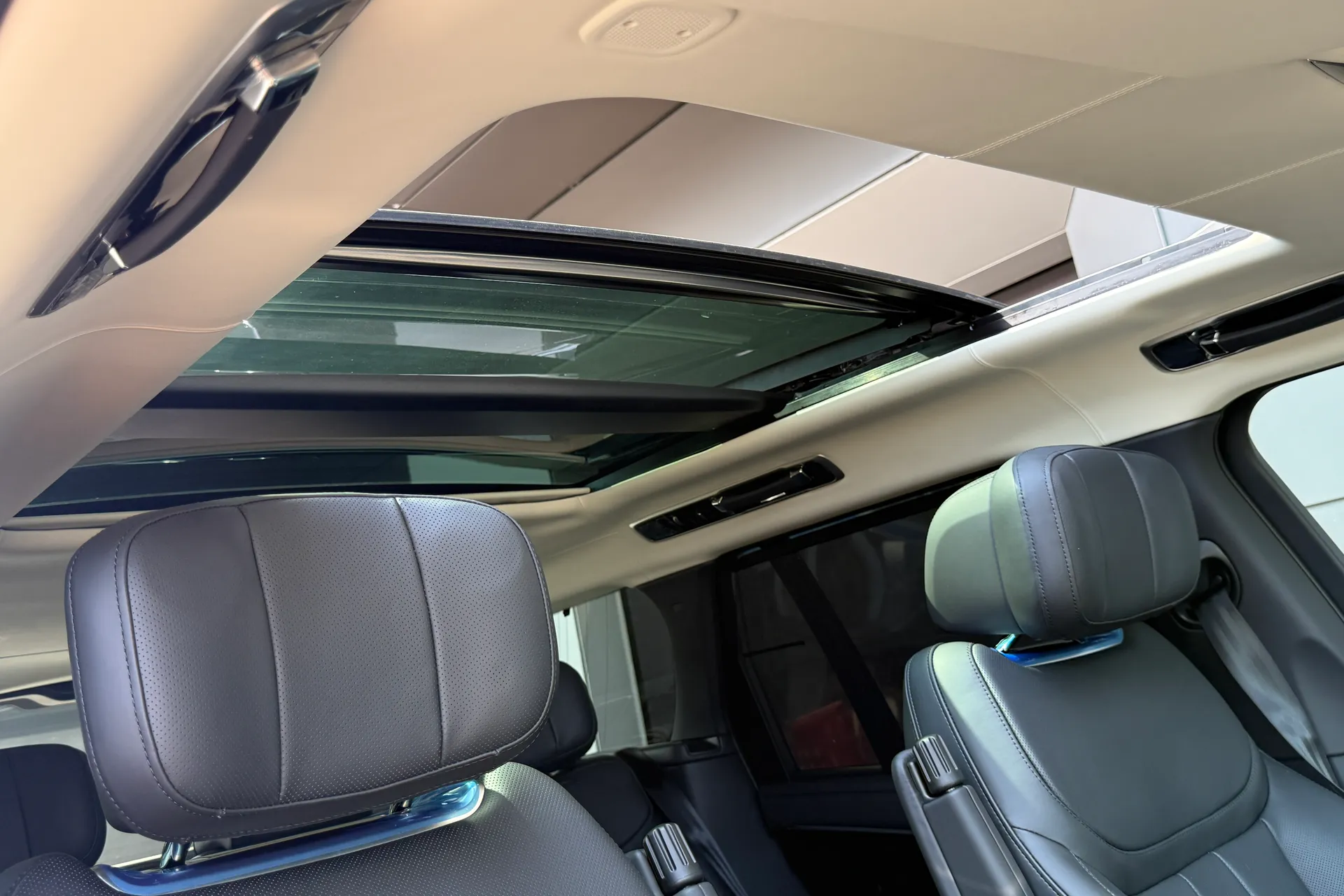 LAND ROVER RANGE ROVER thumbnail image number 11