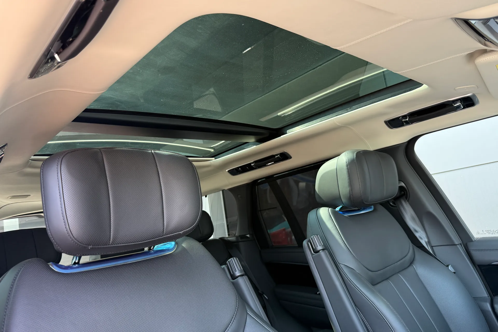 LAND ROVER RANGE ROVER thumbnail image number 10