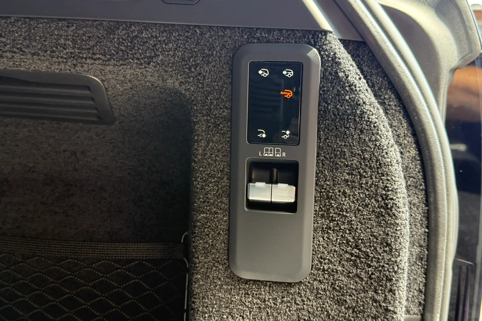 LAND ROVER RANGE ROVER thumbnail image number 48