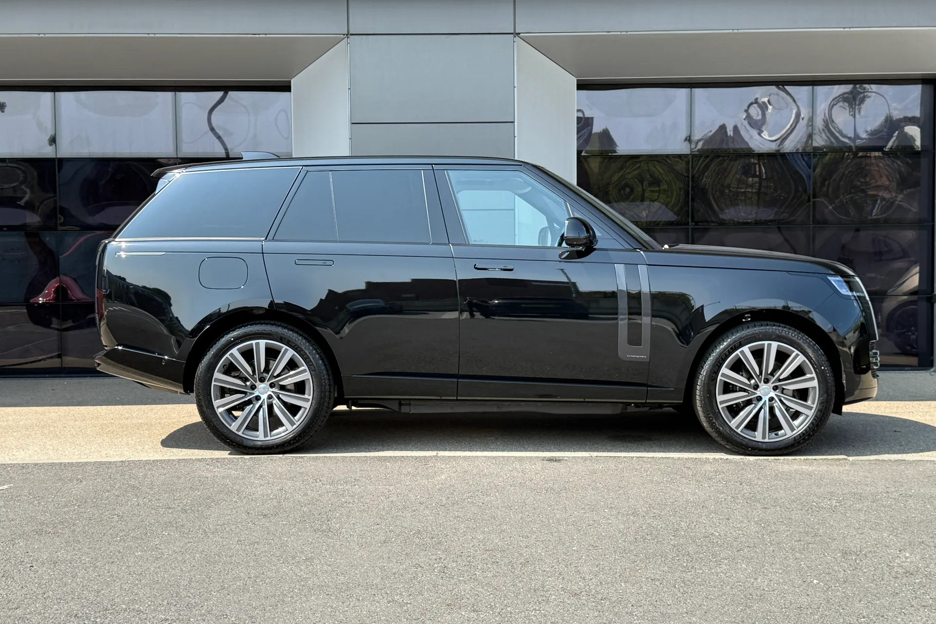 LAND ROVER RANGE ROVER thumbnail image number 2