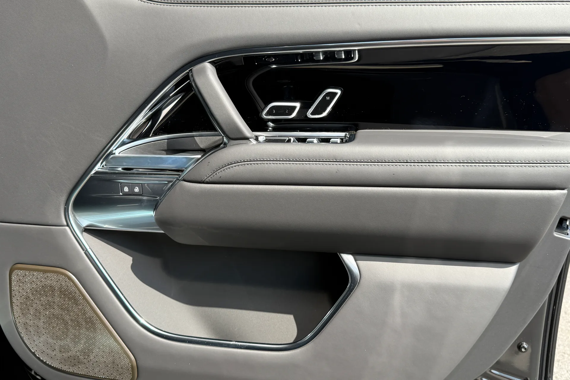 LAND ROVER RANGE ROVER thumbnail image number 40