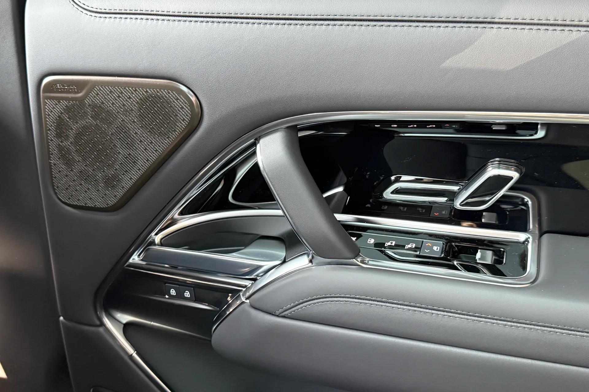 LAND ROVER RANGE ROVER thumbnail image number 66