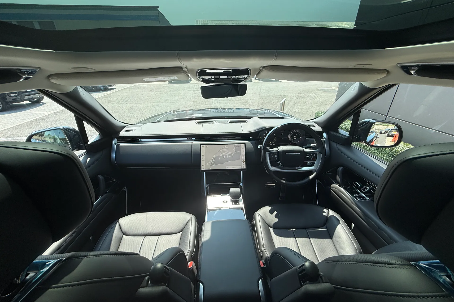 LAND ROVER RANGE ROVER thumbnail image number 3