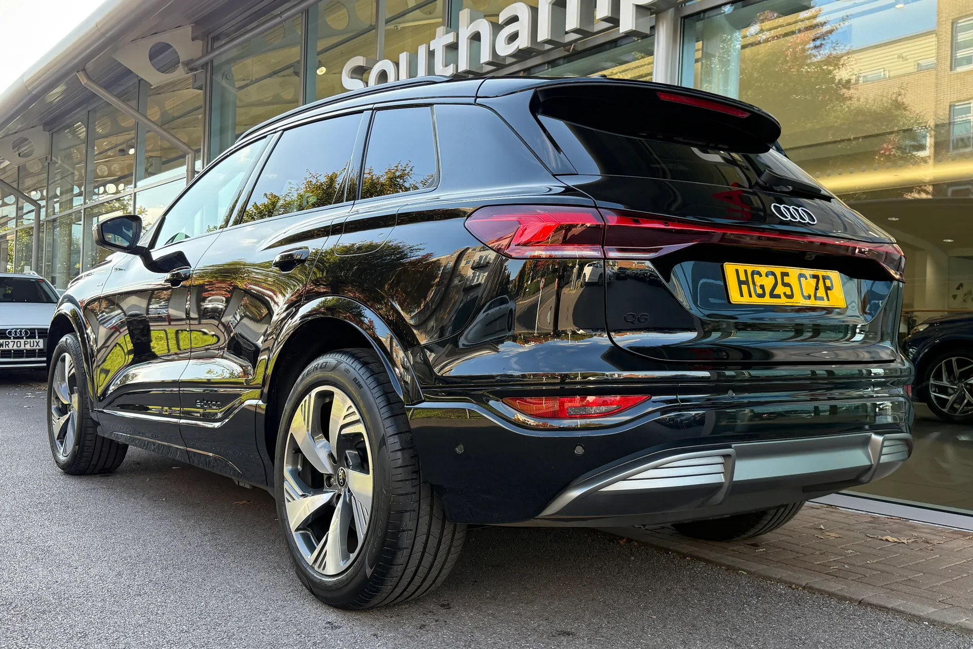 Audi Q6 thumbnail image number 5