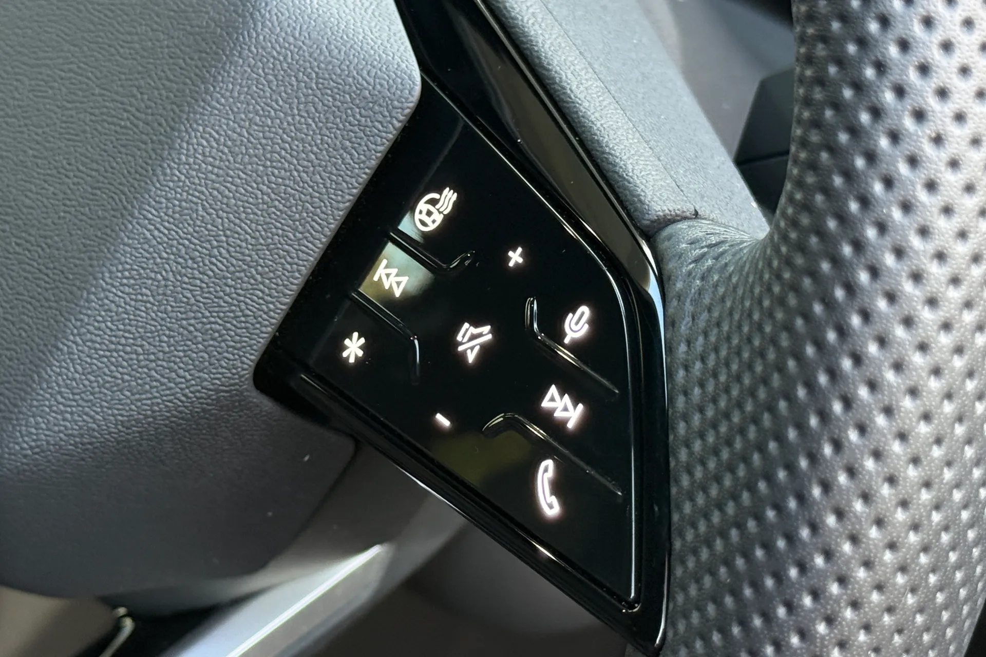 Audi Q6 thumbnail image number 37