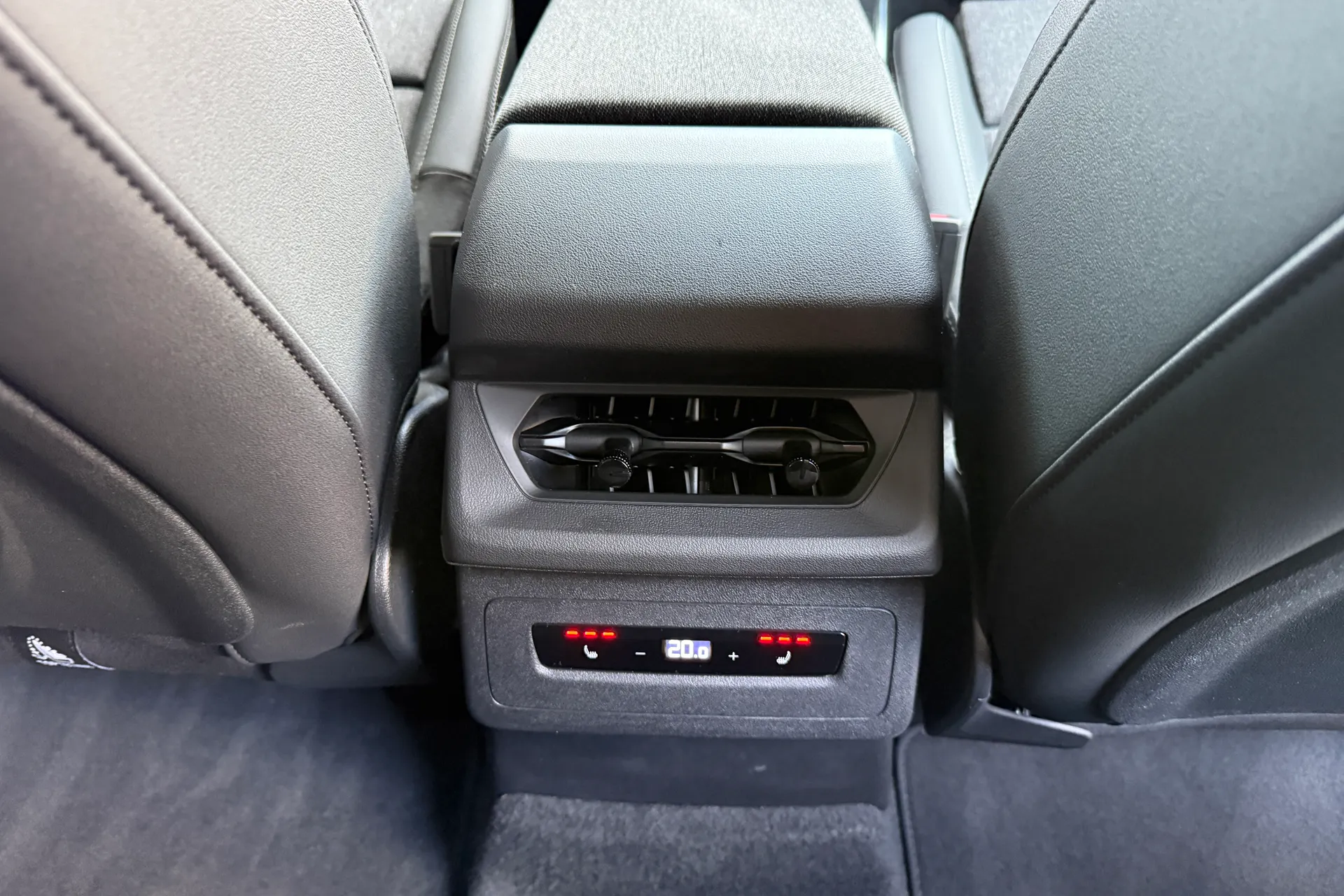 Audi Q6 thumbnail image number 31