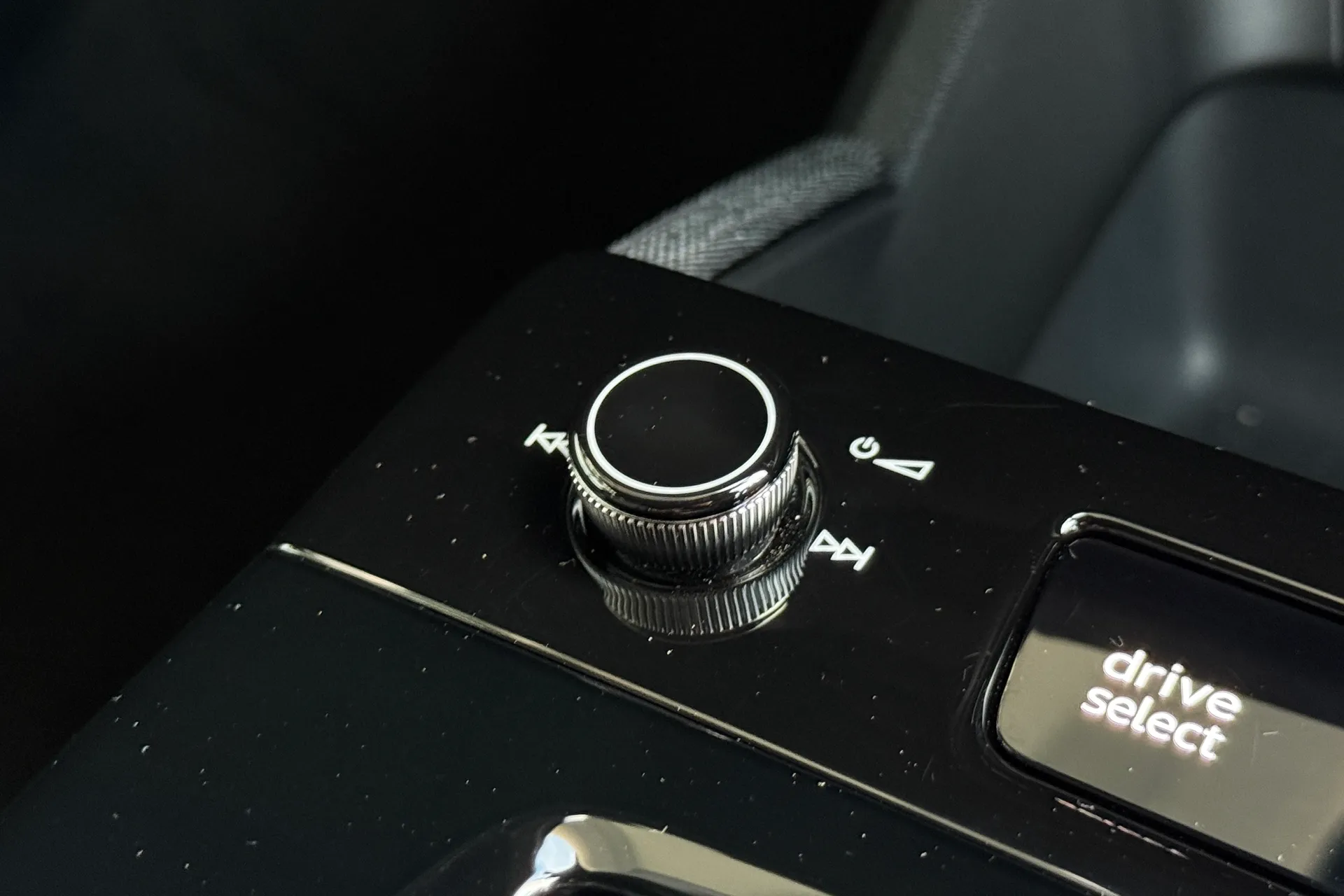 Audi Q6 thumbnail image number 11