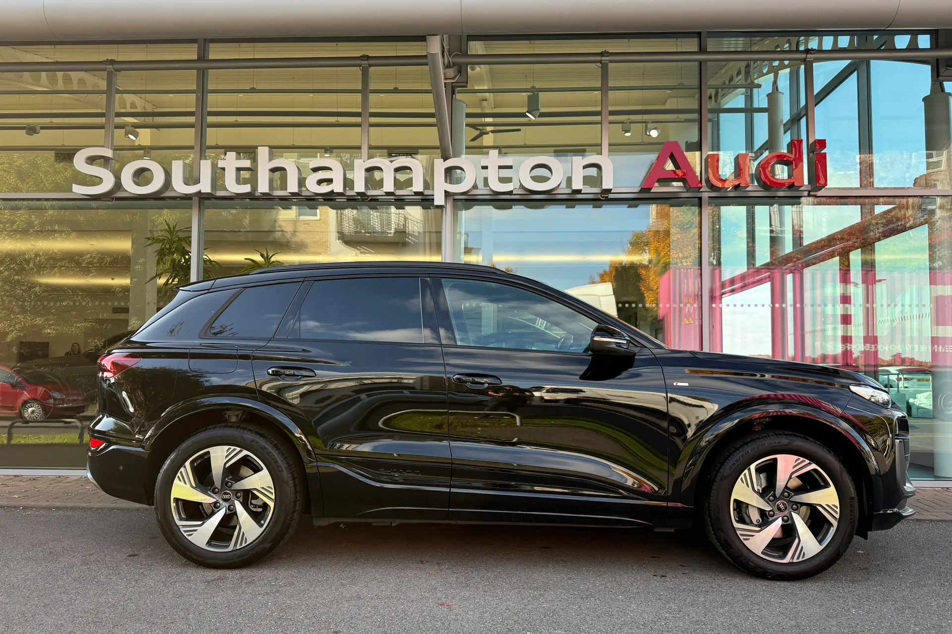 Audi Q6 thumbnail image number 2