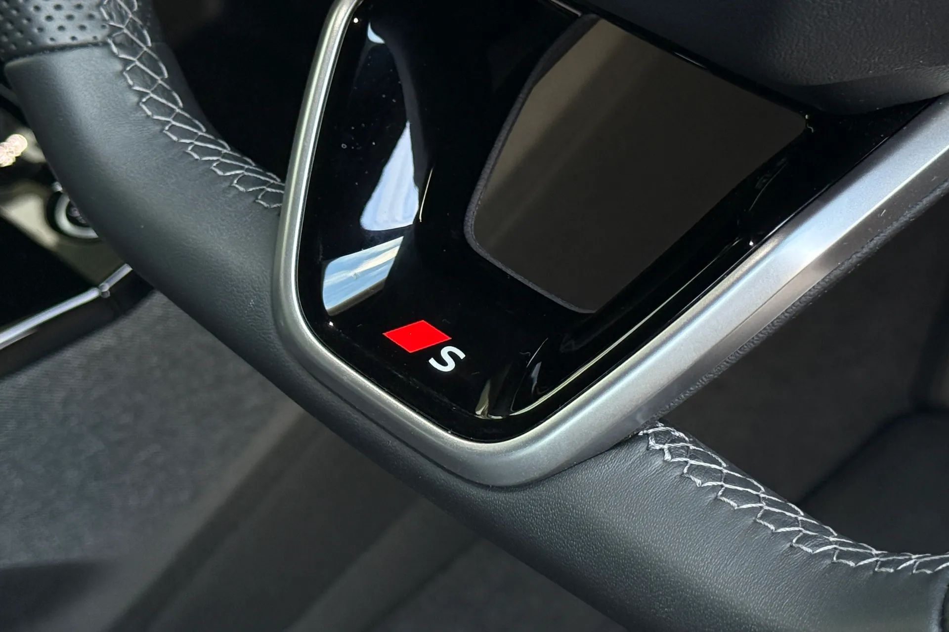 Audi Q6 thumbnail image number 38