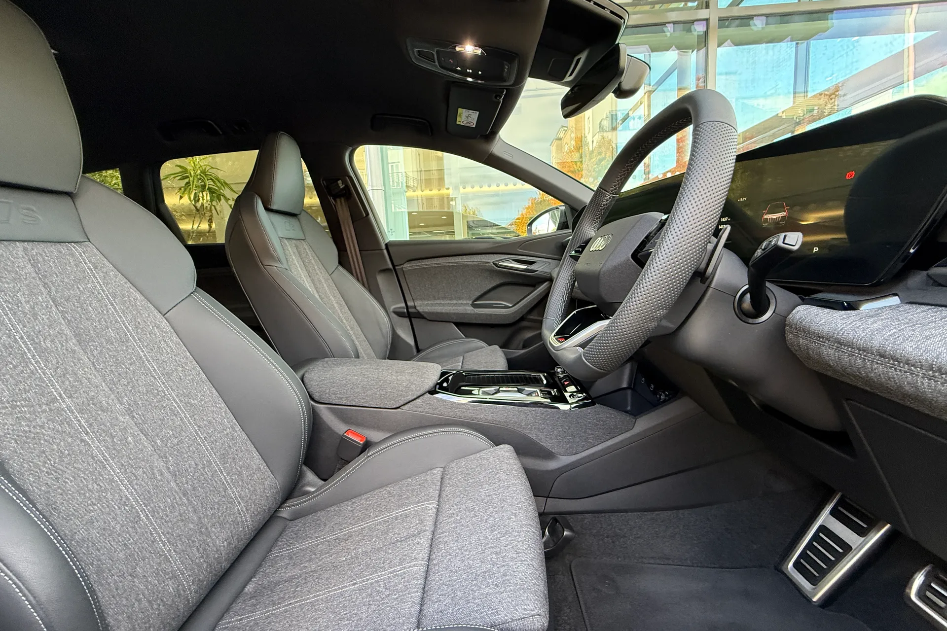 Audi Q6 thumbnail image number 25