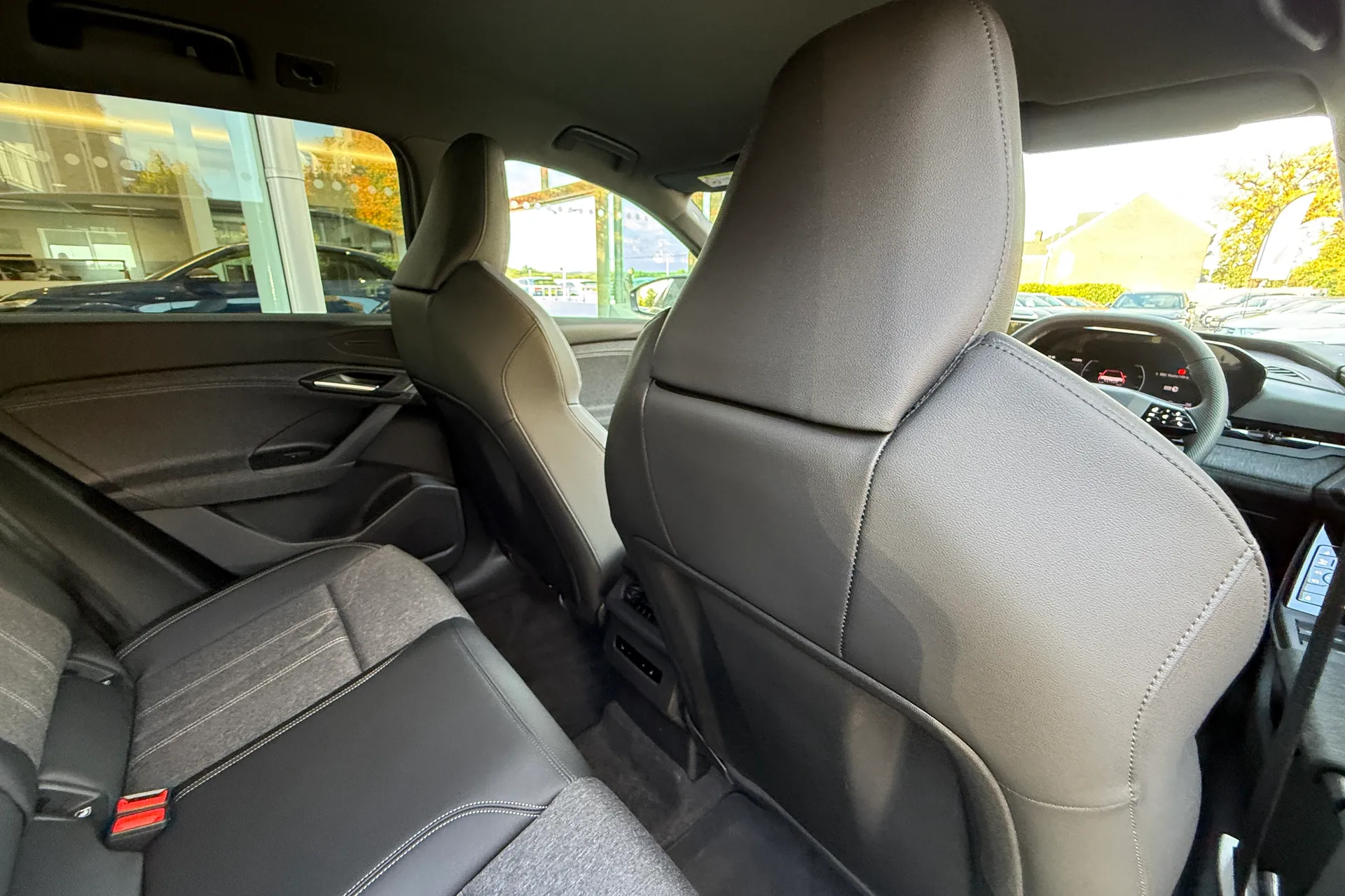 Audi Q6 thumbnail image number 30