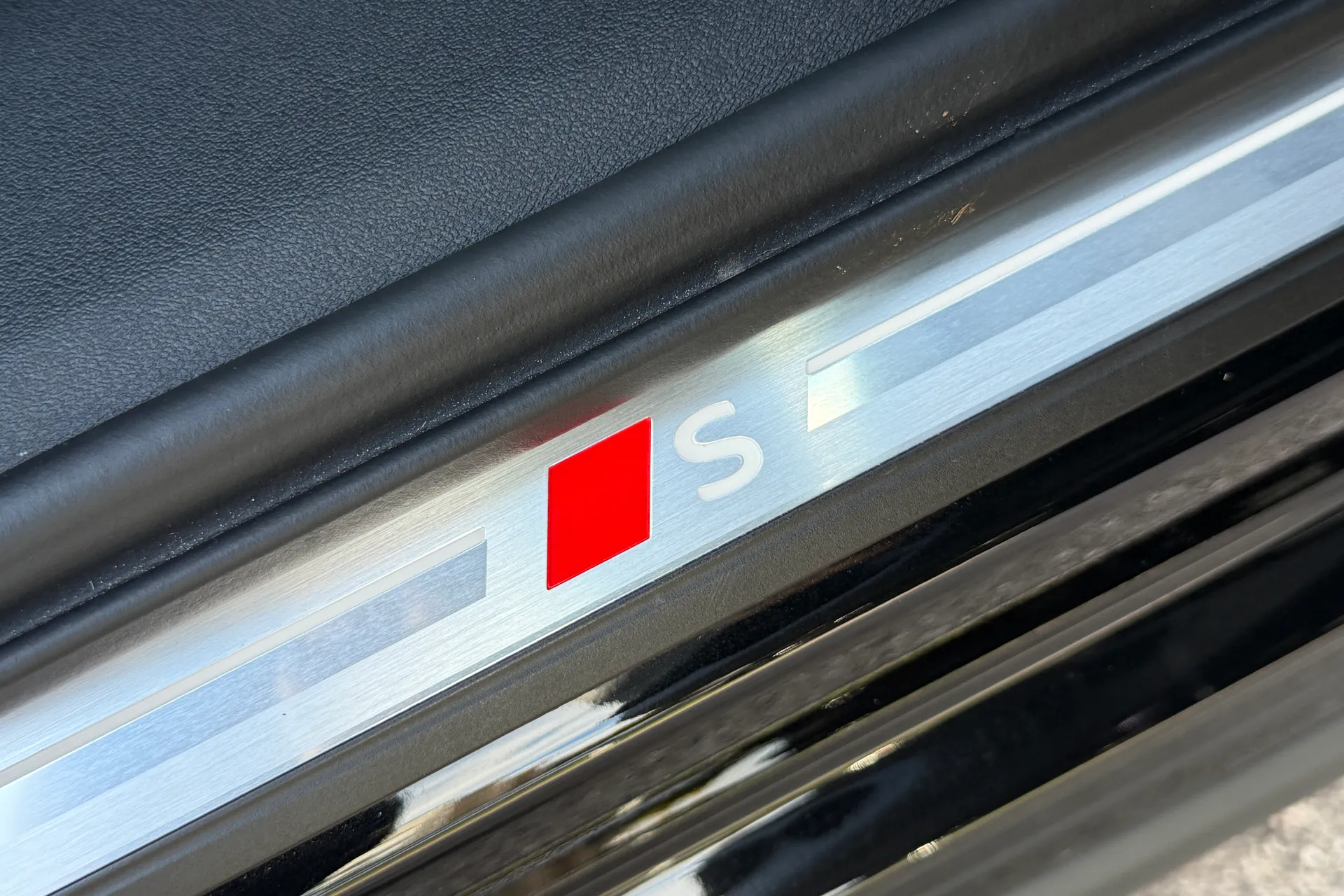 Audi Q6 thumbnail image number 26