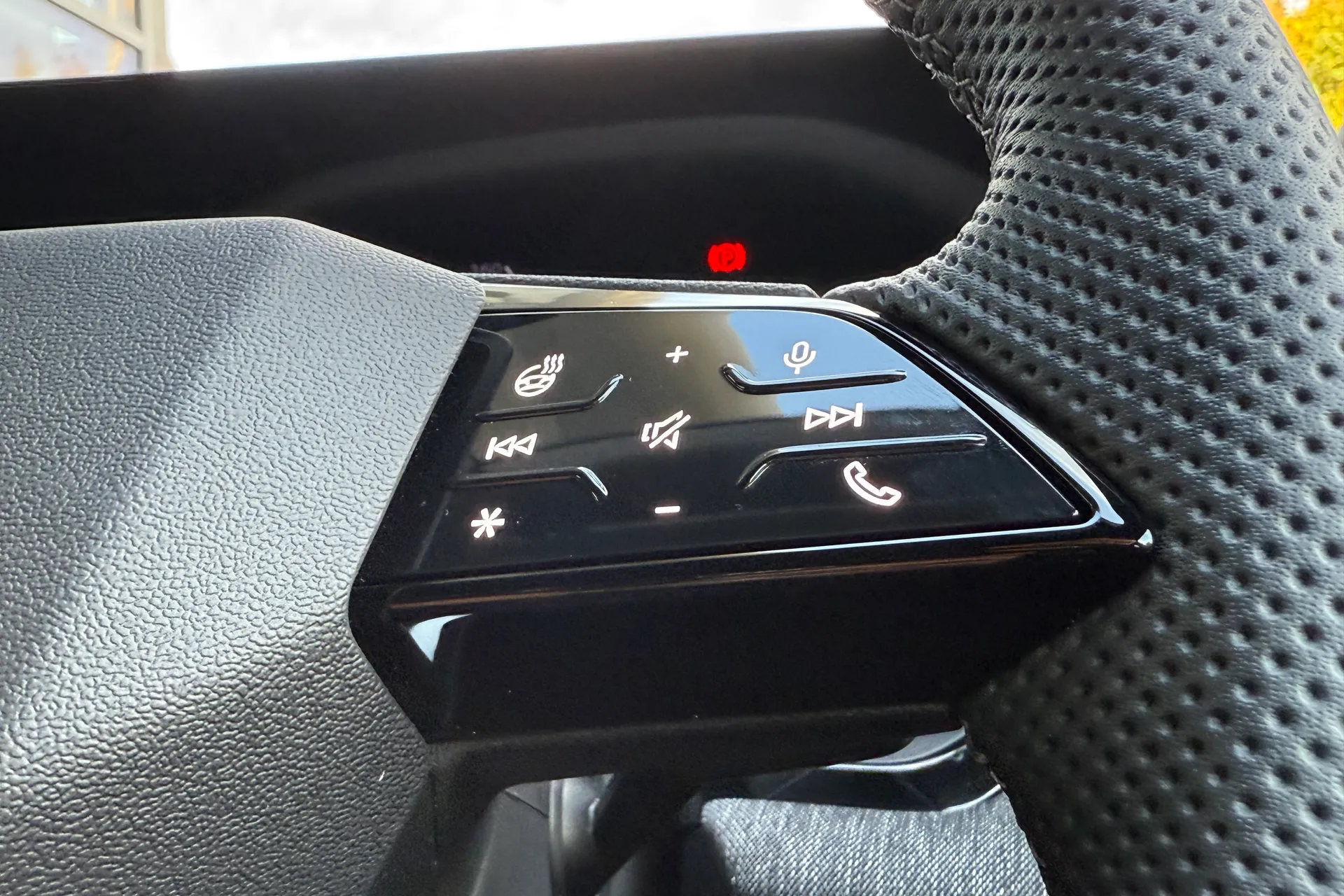 Audi Q6 thumbnail image number 18