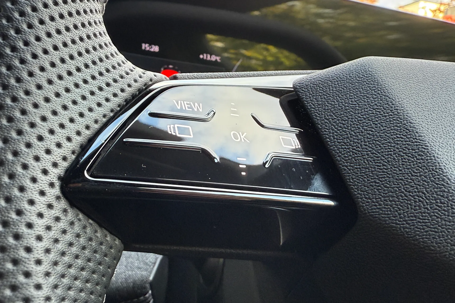 Audi Q6 thumbnail image number 17