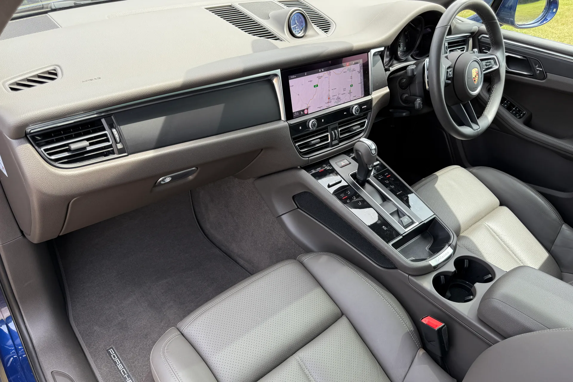 Porsche MACAN thumbnail image number 30