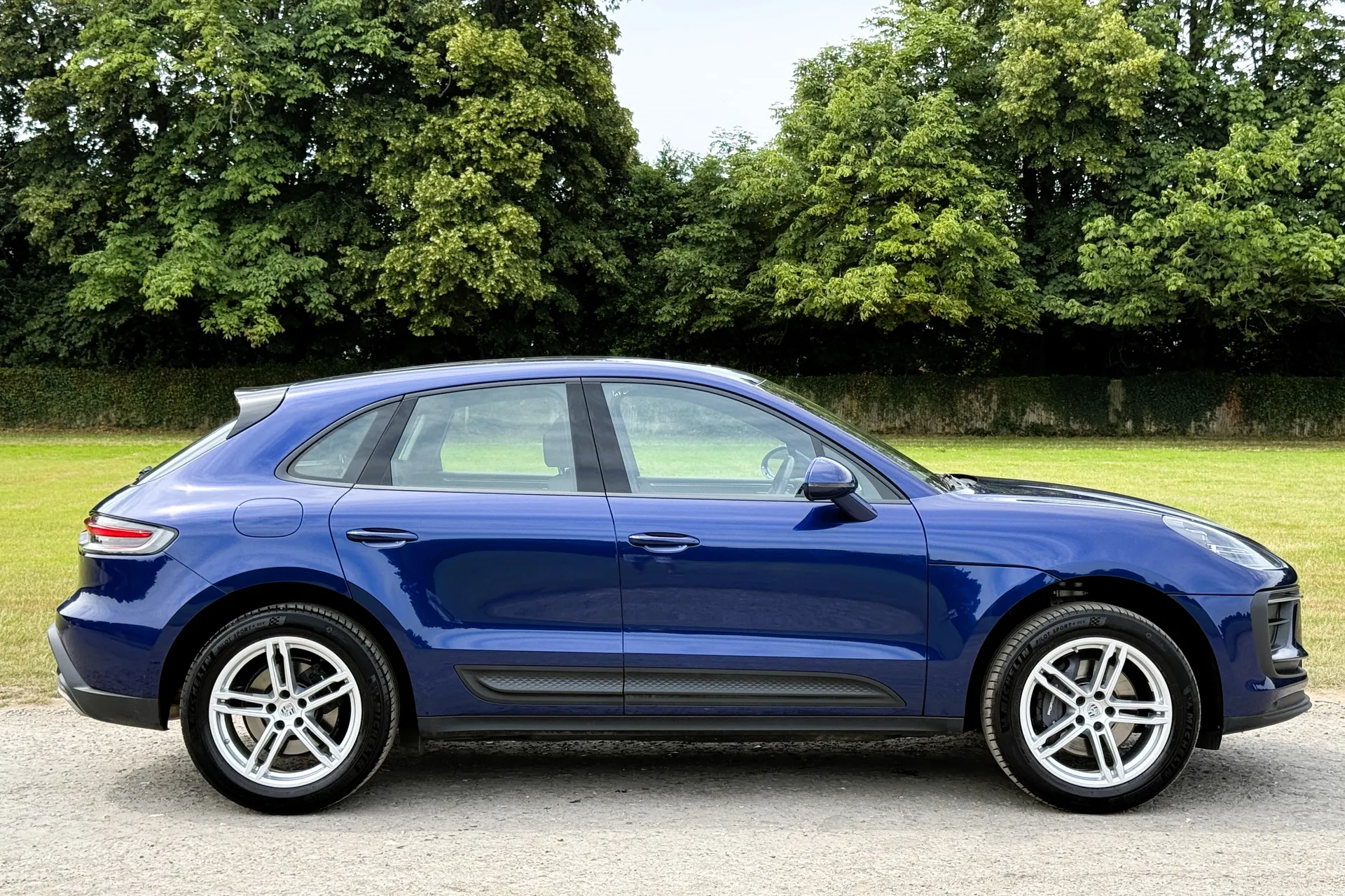 Porsche MACAN thumbnail image number 2
