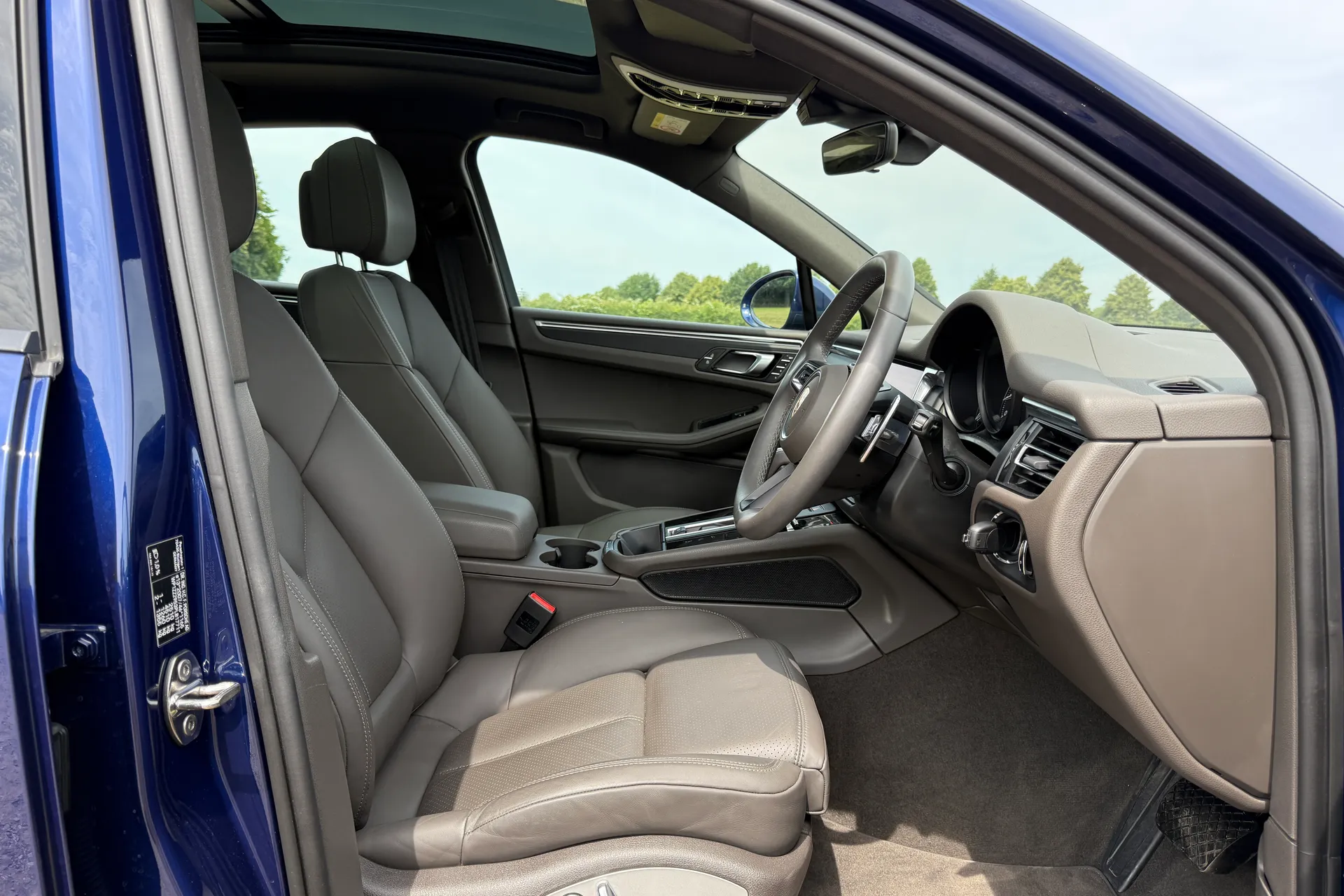Porsche MACAN thumbnail image number 28