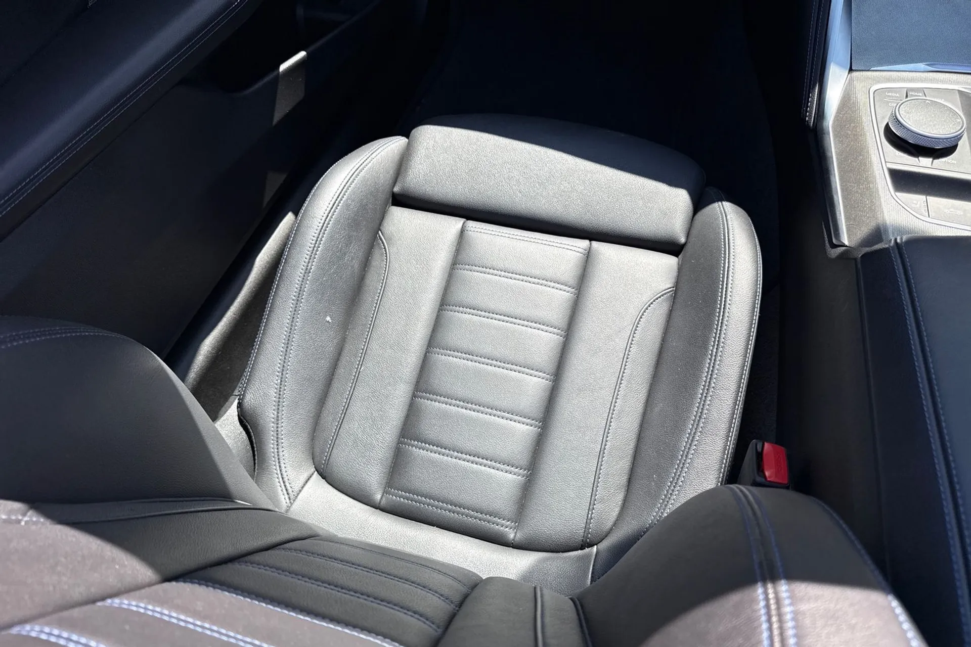 BMW 4 SERIES thumbnail image number 34