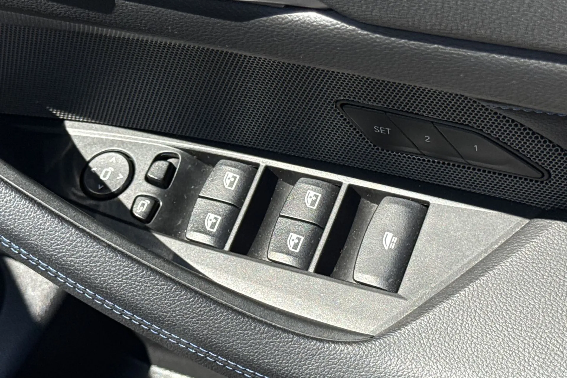 BMW 4 SERIES thumbnail image number 52